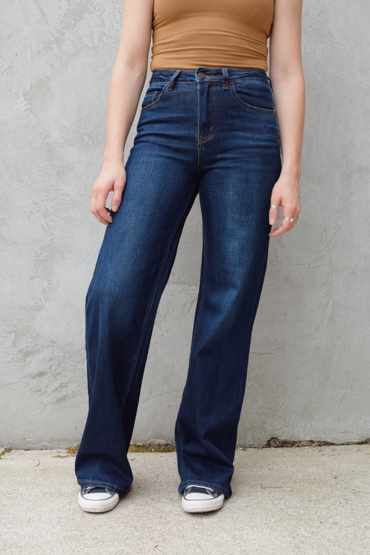 dark wash high rise full length wide leg jeans stretch denim no holes clean hem zip and button enclosure front and back pockets has beltloops