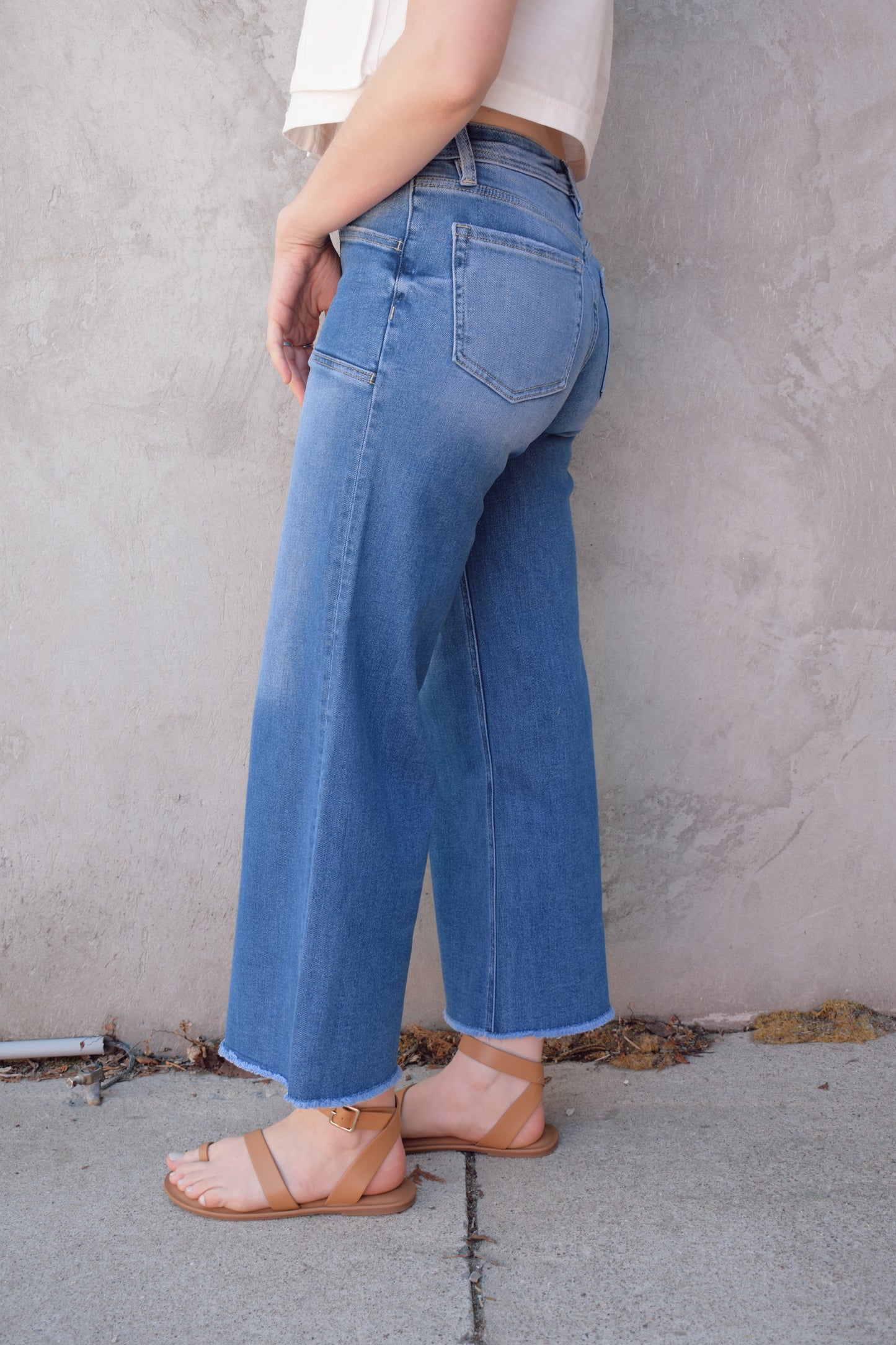 high rise medium wash stretch denim jeans cropped wide leg with retro patch pocket detail no holes has beltloops and back pockets zip and button enclosure