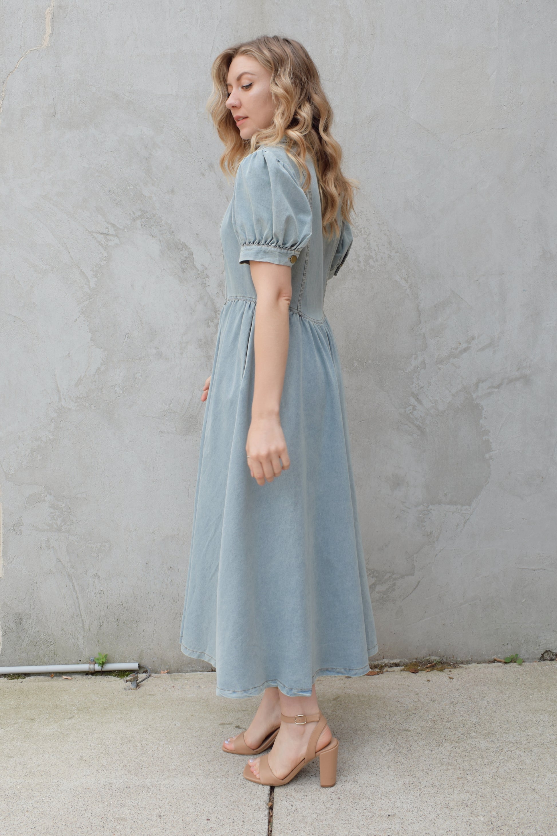 denim midi dress light wash with puff short sleeves with button cuffs button down front, v neck and collar, gathered at waist with a line skirt, has pockets