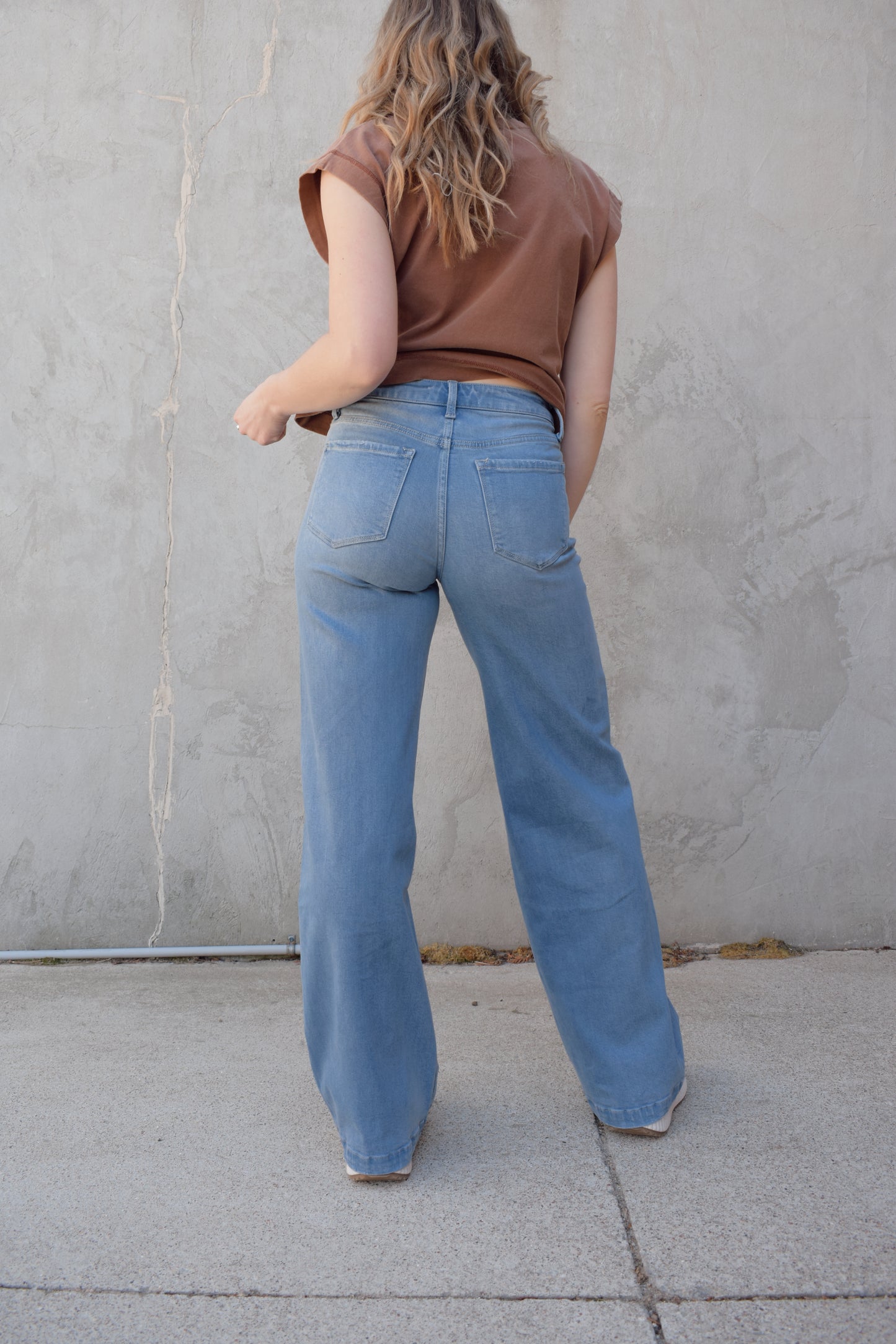 high waisted wide leg full length stretch denim retro jeans with front patch pockets front seam detail light wash no distressing or holes has beltloops zip and button enclosure has back pockets