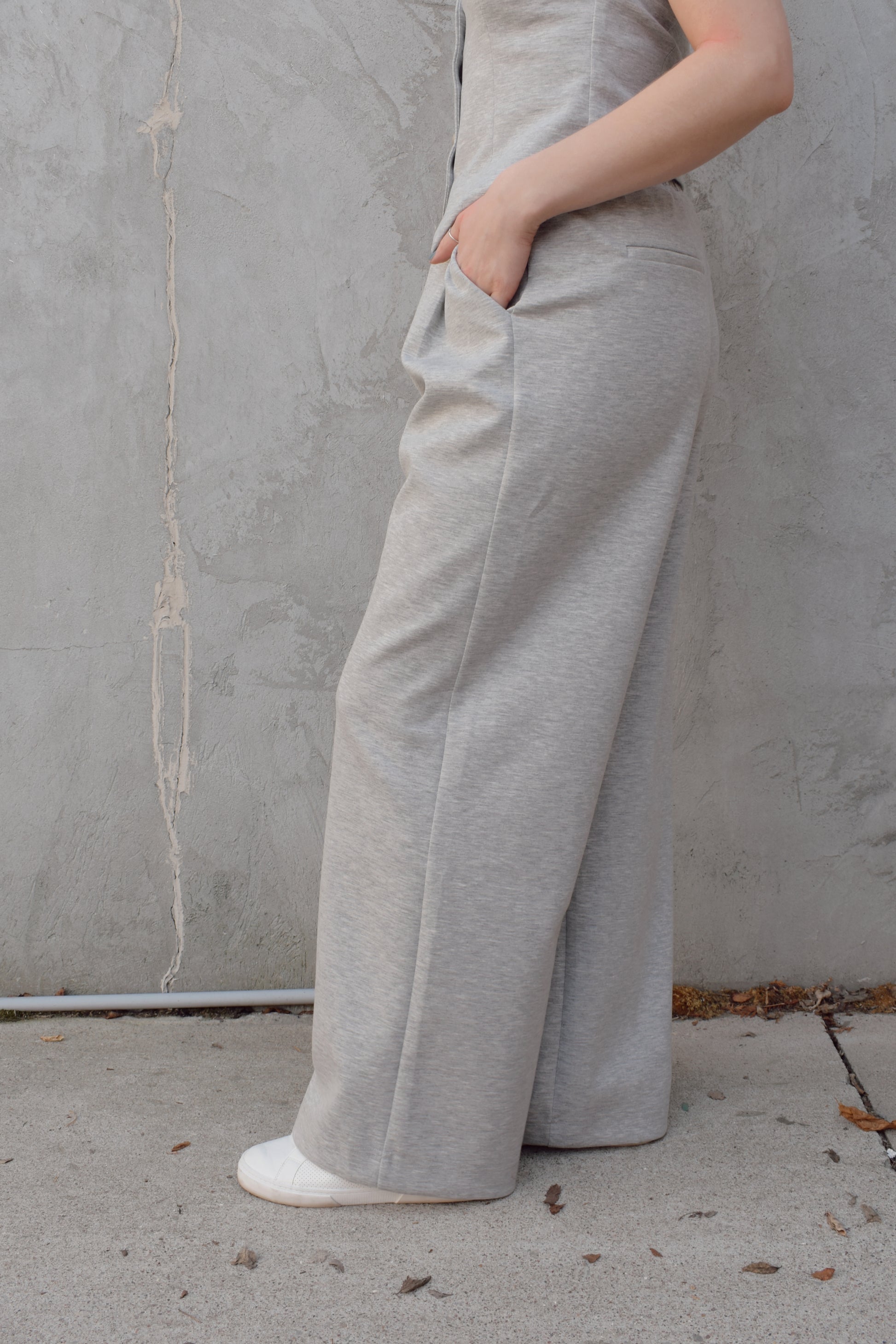 sweatpants style peated trousers with elastic waistband, pockets, fake back pockets, wide leg full length