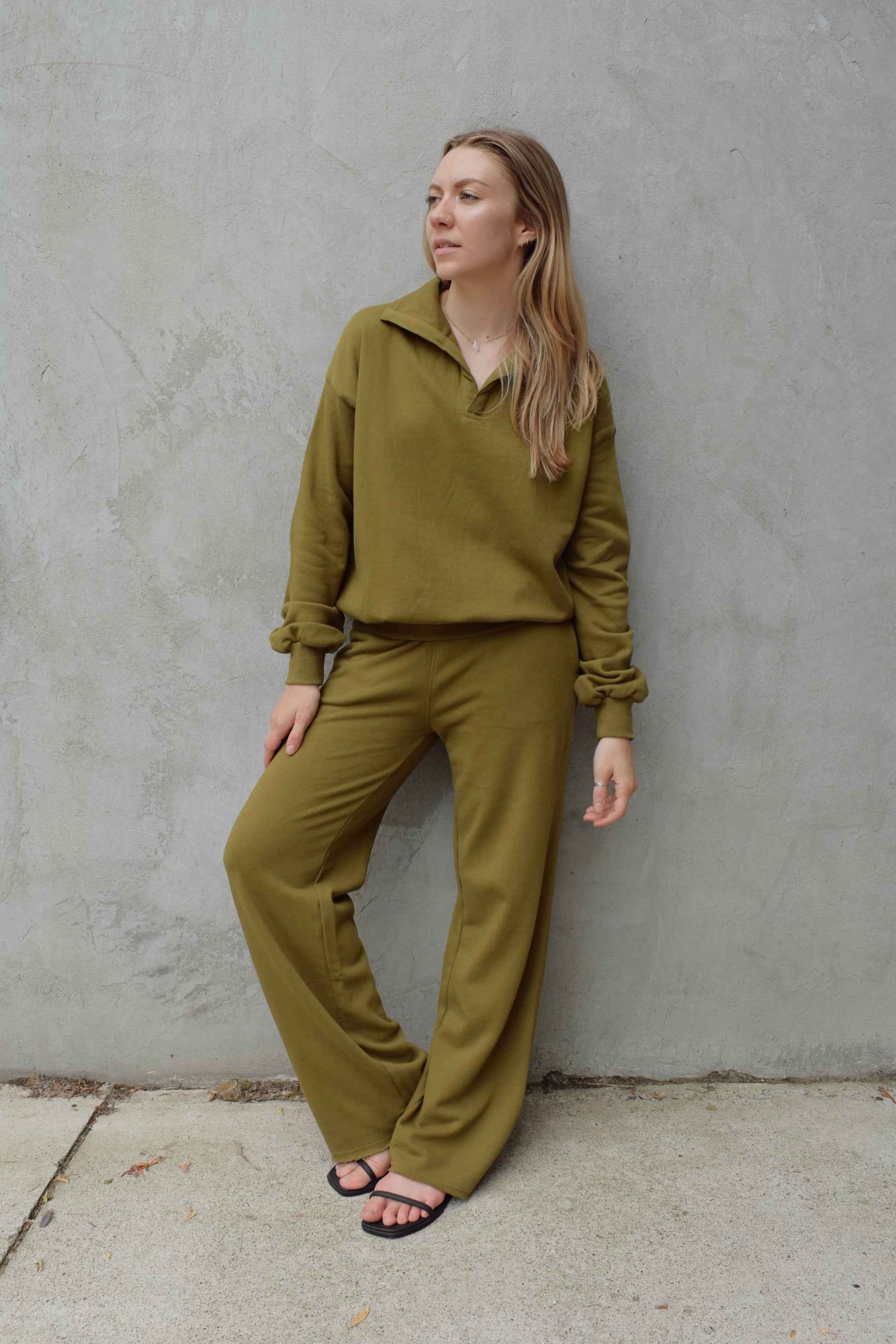 v neck collared sweatshirt with ribbed hem and cuffs, drop shoulder, full length, relaxed fit, athleisure