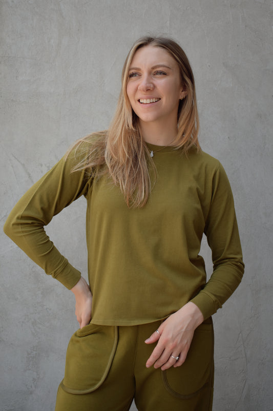 crew neck full length light weight cotton long sleeve relaxed boxy fit super comfy basic staple athleisure