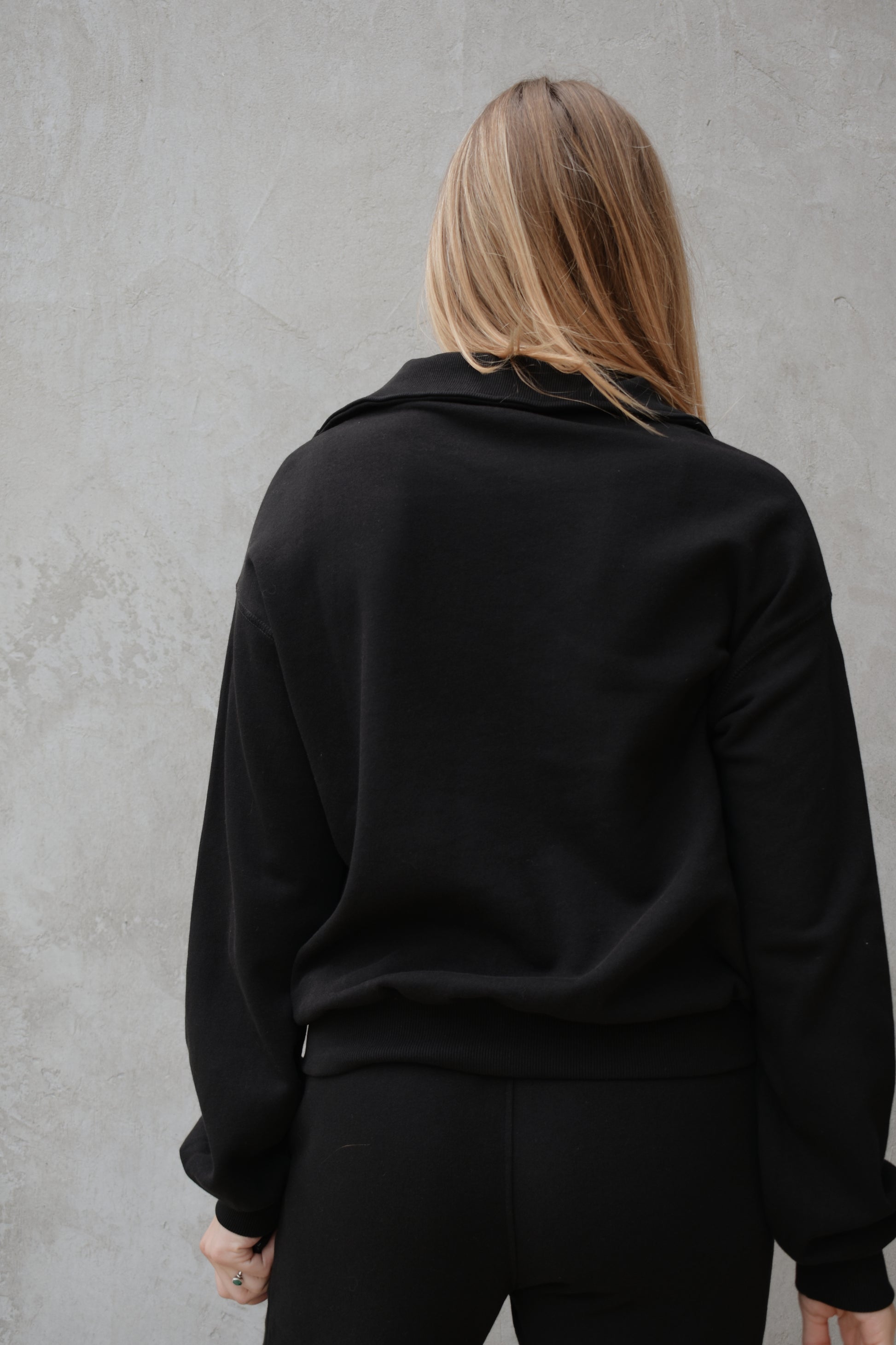 v neck collared sweatshirt with ribbed hem and cuffs, drop shoulder, full length, relaxed fit, athleisure