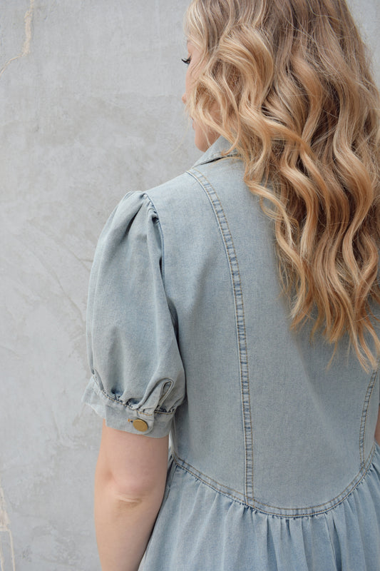 denim midi dress light wash with puff short sleeves with button cuffs button down front, v neck and collar, gathered at waist with a line skirt, has pockets