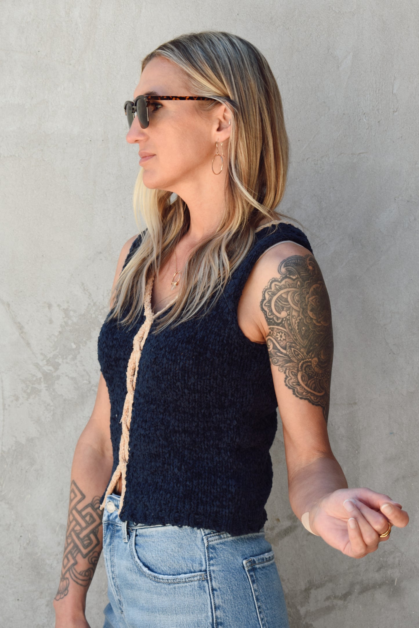 reversible twist tank