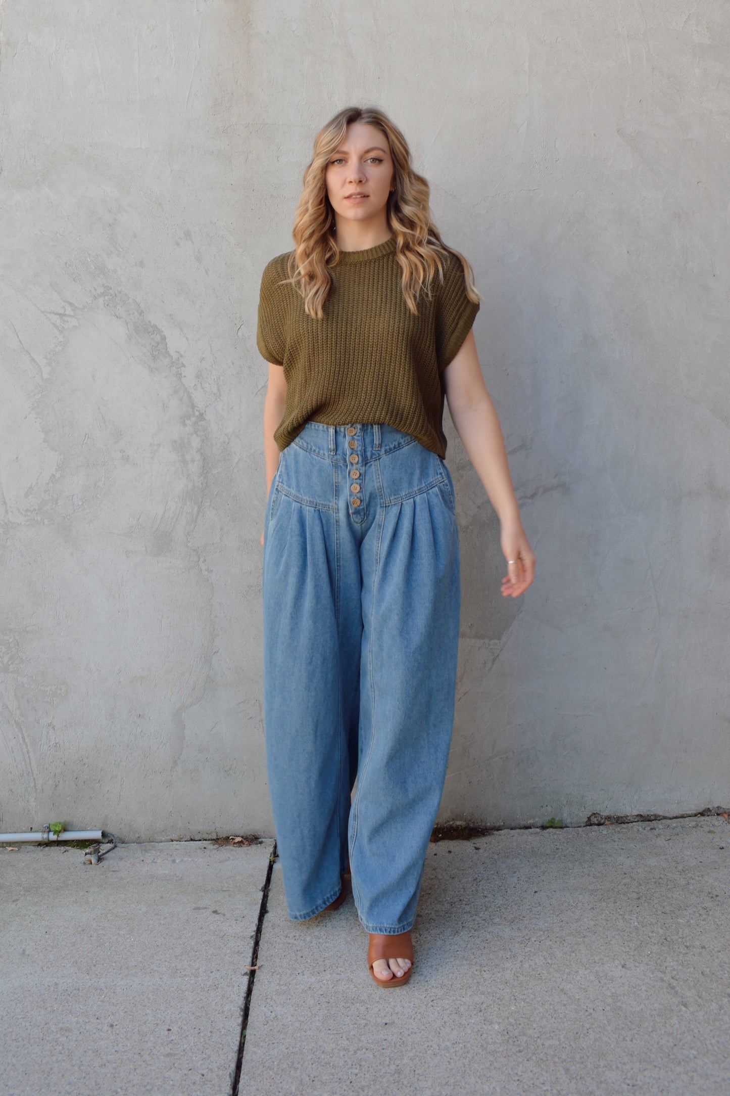 high waisted palazzo jeans light weight has pockets dropped yoke seam and pleats wooden button front enclosure