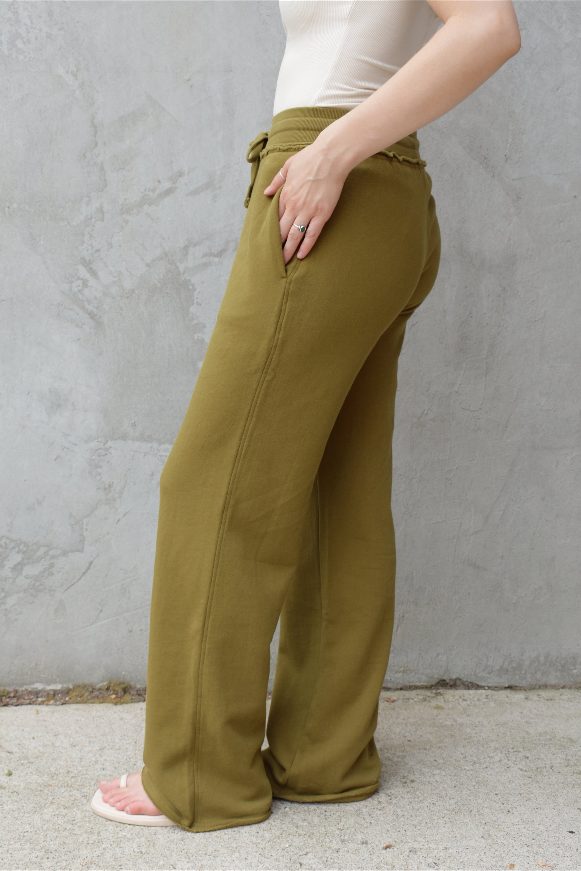 cotton fleece full length relaxed fit lounge sweatpants with pockets, high waisted with elastic waistband and drawstring