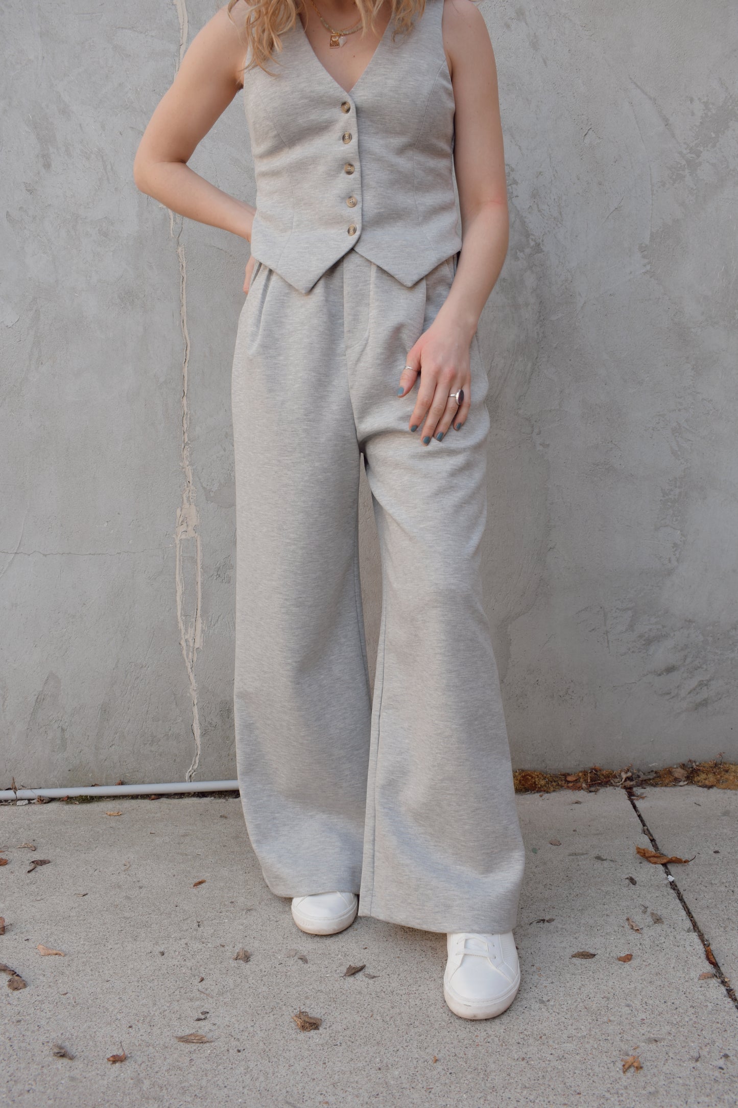 sweatpants style peated trousers with elastic waistband, pockets, fake back pockets, wide leg full length