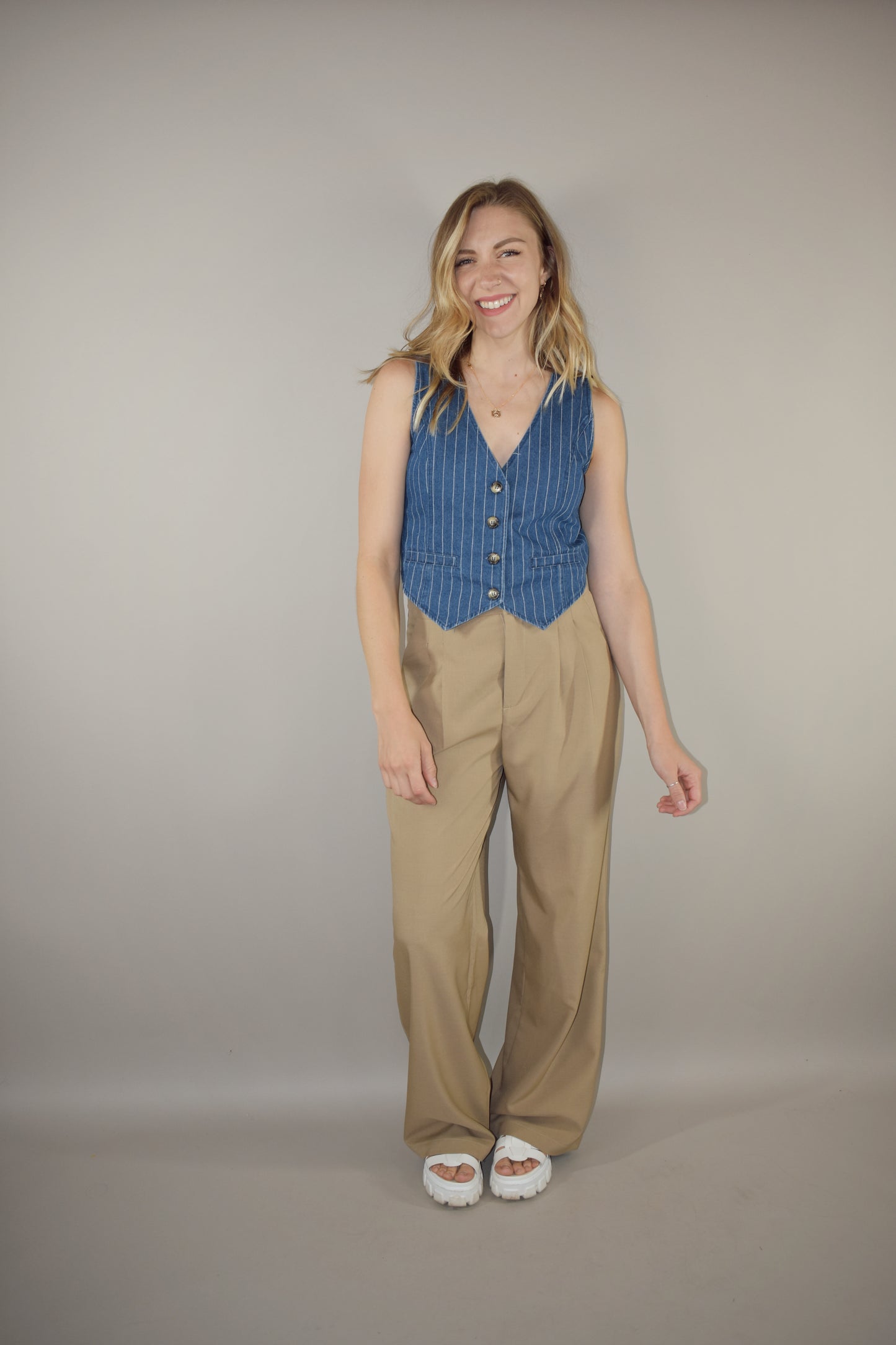 straight leg trousers with a slight baggy look. pleated with pockets and full length. length runs a little long. back doesn't have real pockets. pants have beltloops and a zip and button enclosure.