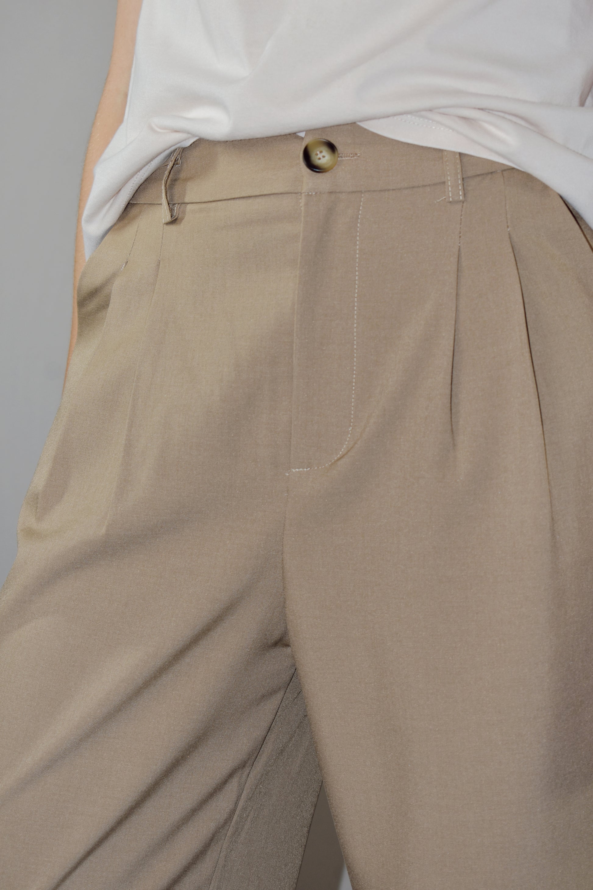 straight leg trousers with a slight baggy look. pleated with pockets and full length. length runs a little long. back doesn't have real pockets. pants have beltloops and a zip and button enclosure.