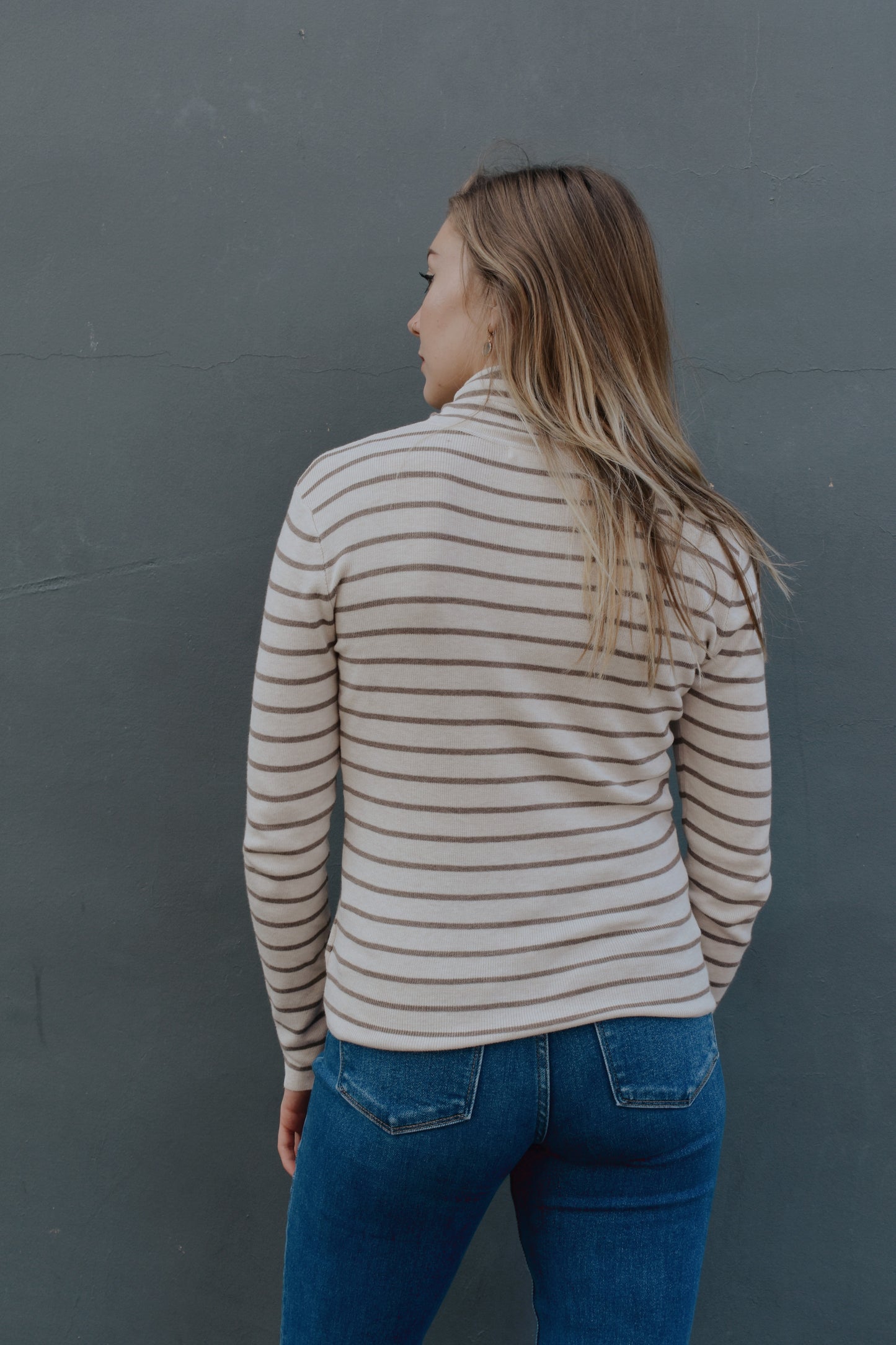 lightweight turtleneck long sleeve with a straight fit, full length, horizontal stripes.