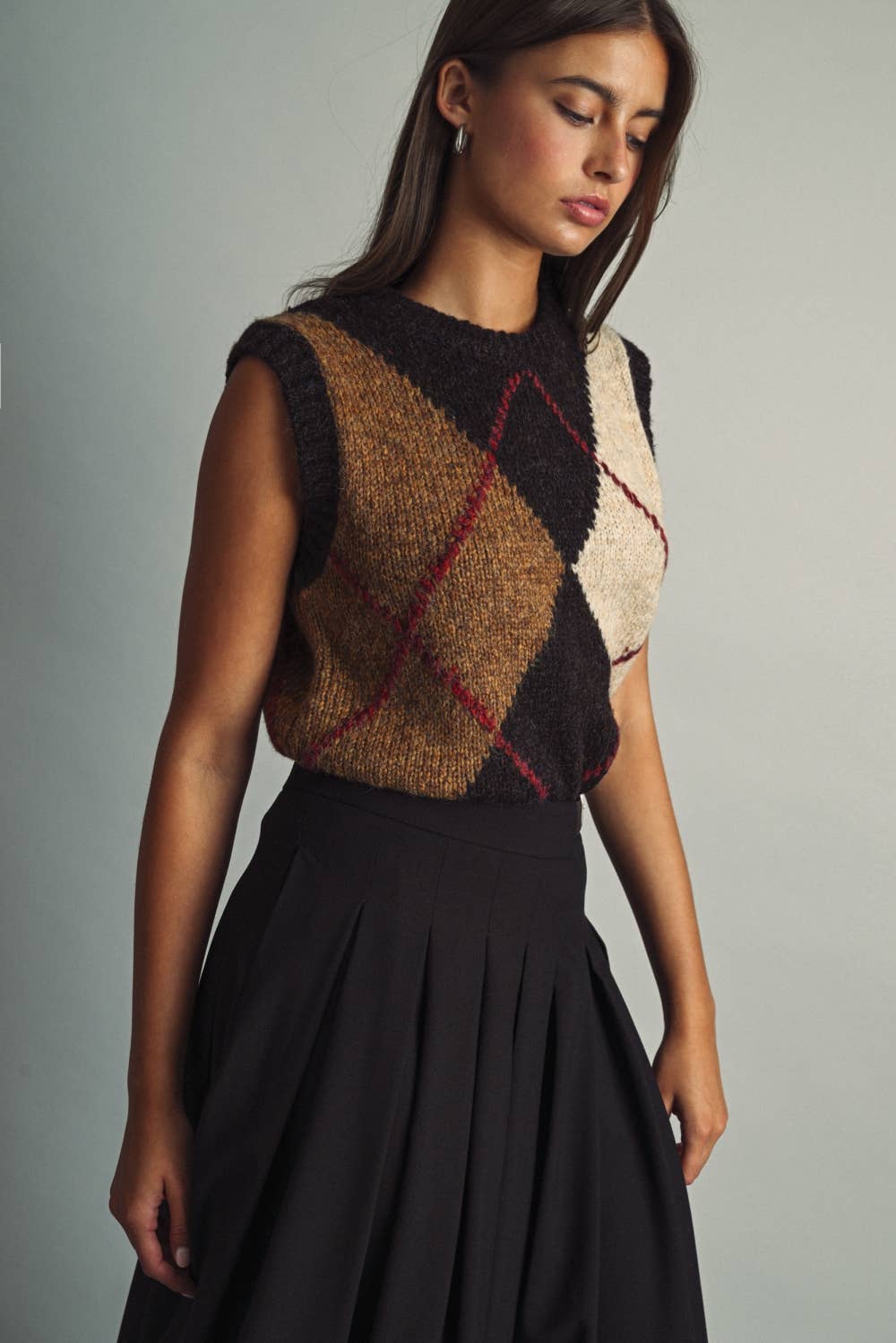 MIOU MUSE - T7044   COLOR-BLOCK ARGYLE SLEEVELESS SWEATER FOR LAYERING
