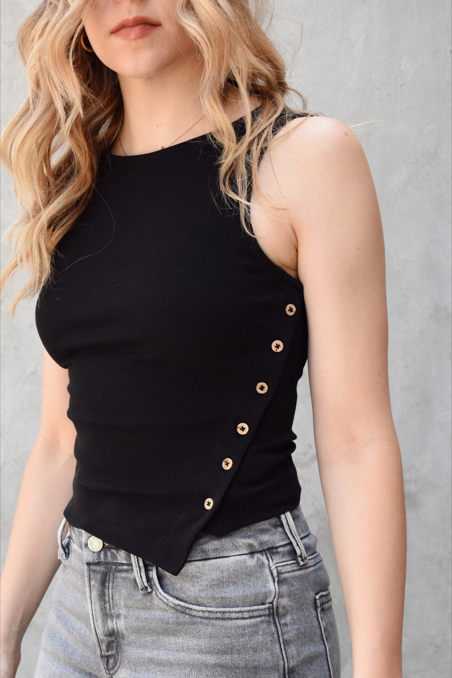 diagonal button tank