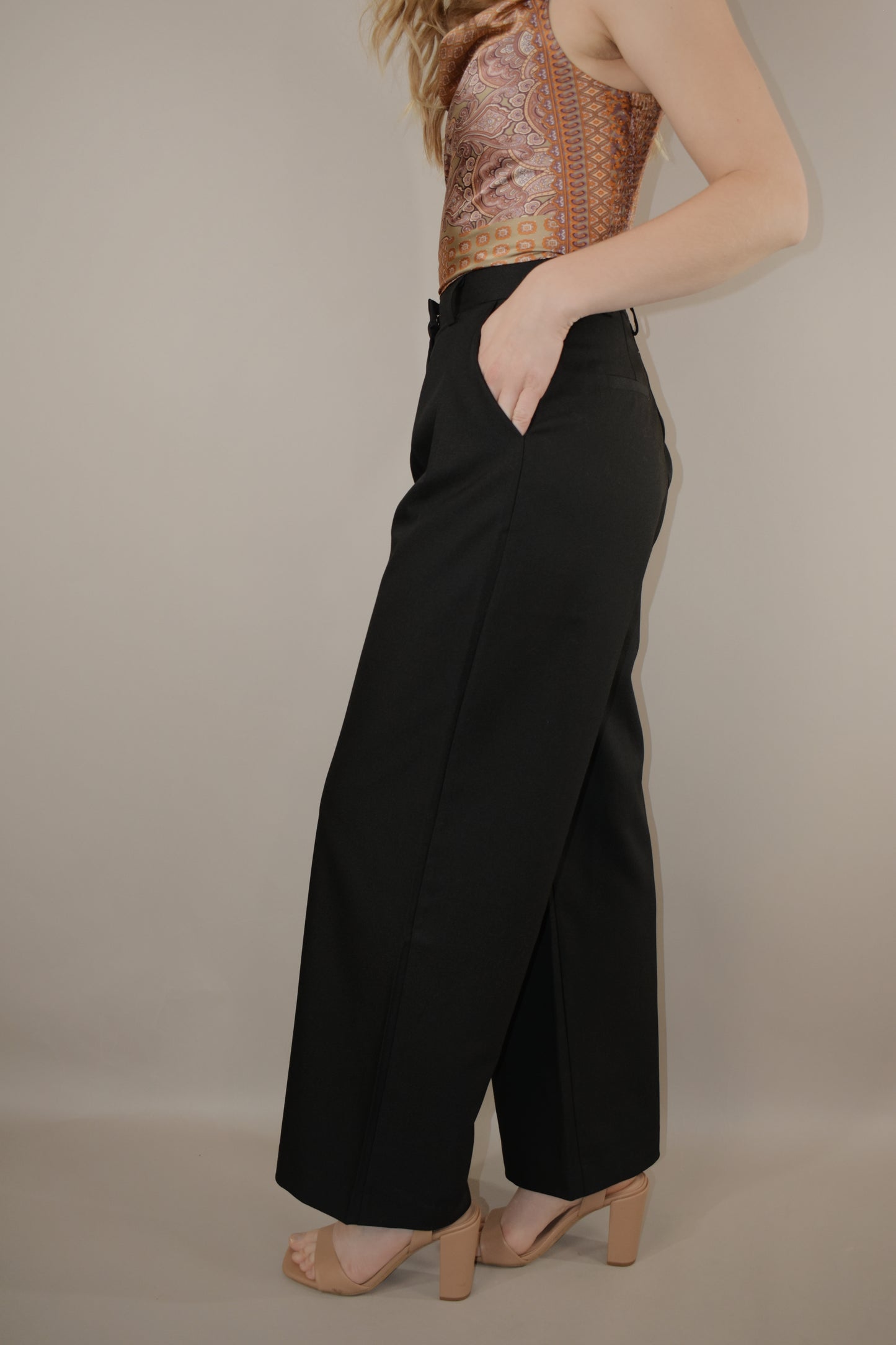 high waisted black pin tuck pleat trousers full length has beltloops, side pockets, fake back pockets, button clasp and zip enclosure