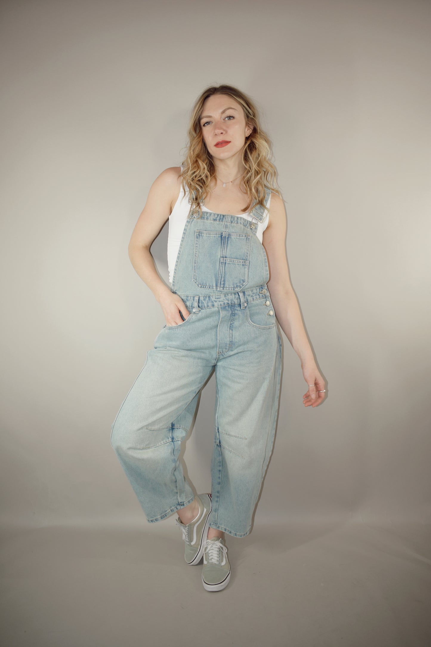 barrel jean overalls with adjustable straps, front and back pockets, beltloops, button side enclosure, front patch pockets, light wash, no holes, seam detailing around knees and back waist