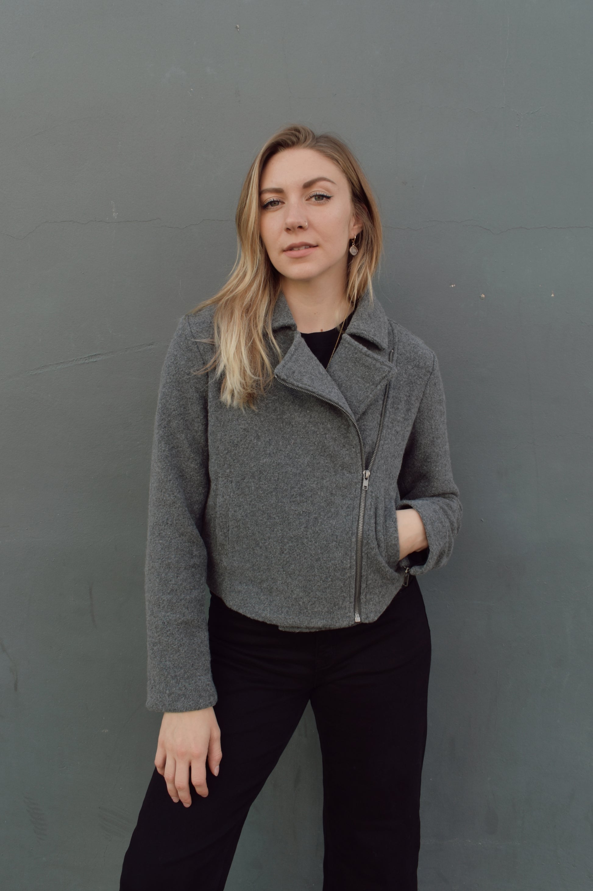 slightly cropped grey moto jacket with notched collar and zip enclosure and has pockets