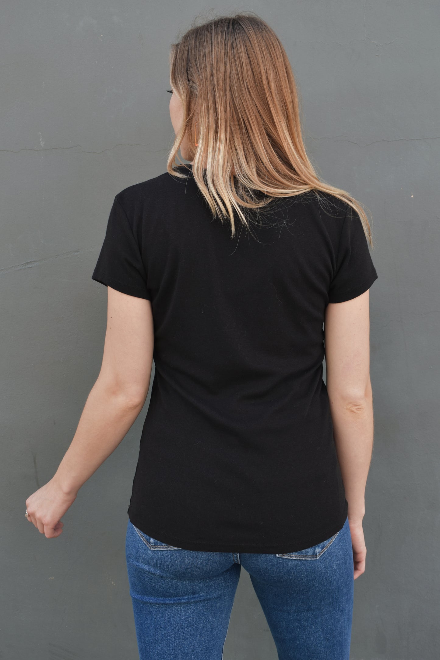 basic full length straight fitting crew neck tee 