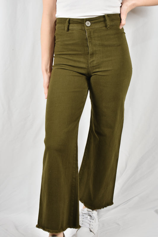 High waisted dark olive colored denim pants. Wide leg, raw hem, back pockets, slightly cropped. Stretch denim with belt loops.The brand is miss love.