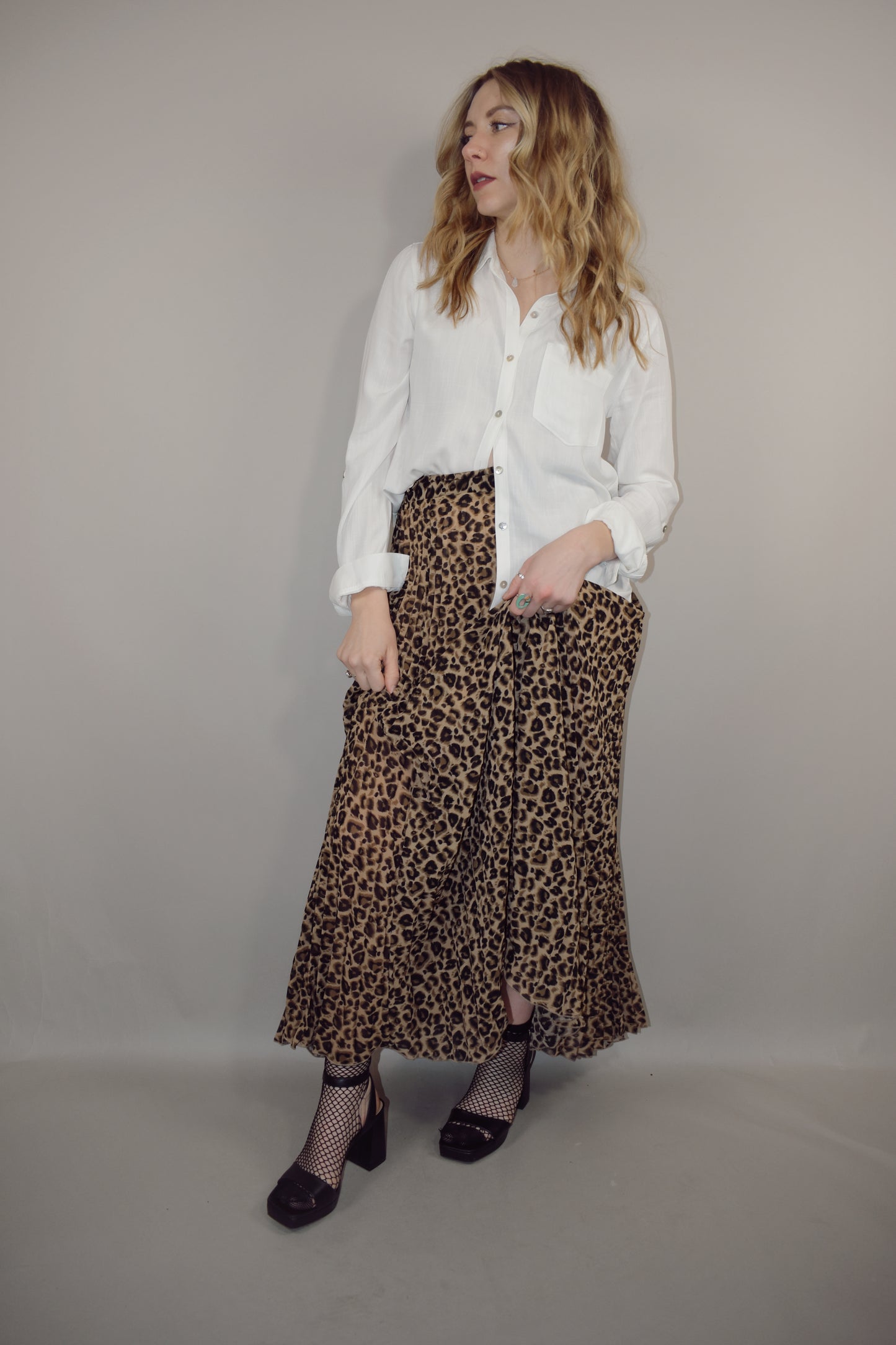 chiffon lined pleated leopard print midi skirt with elastic on back of waist band flowy edgy 