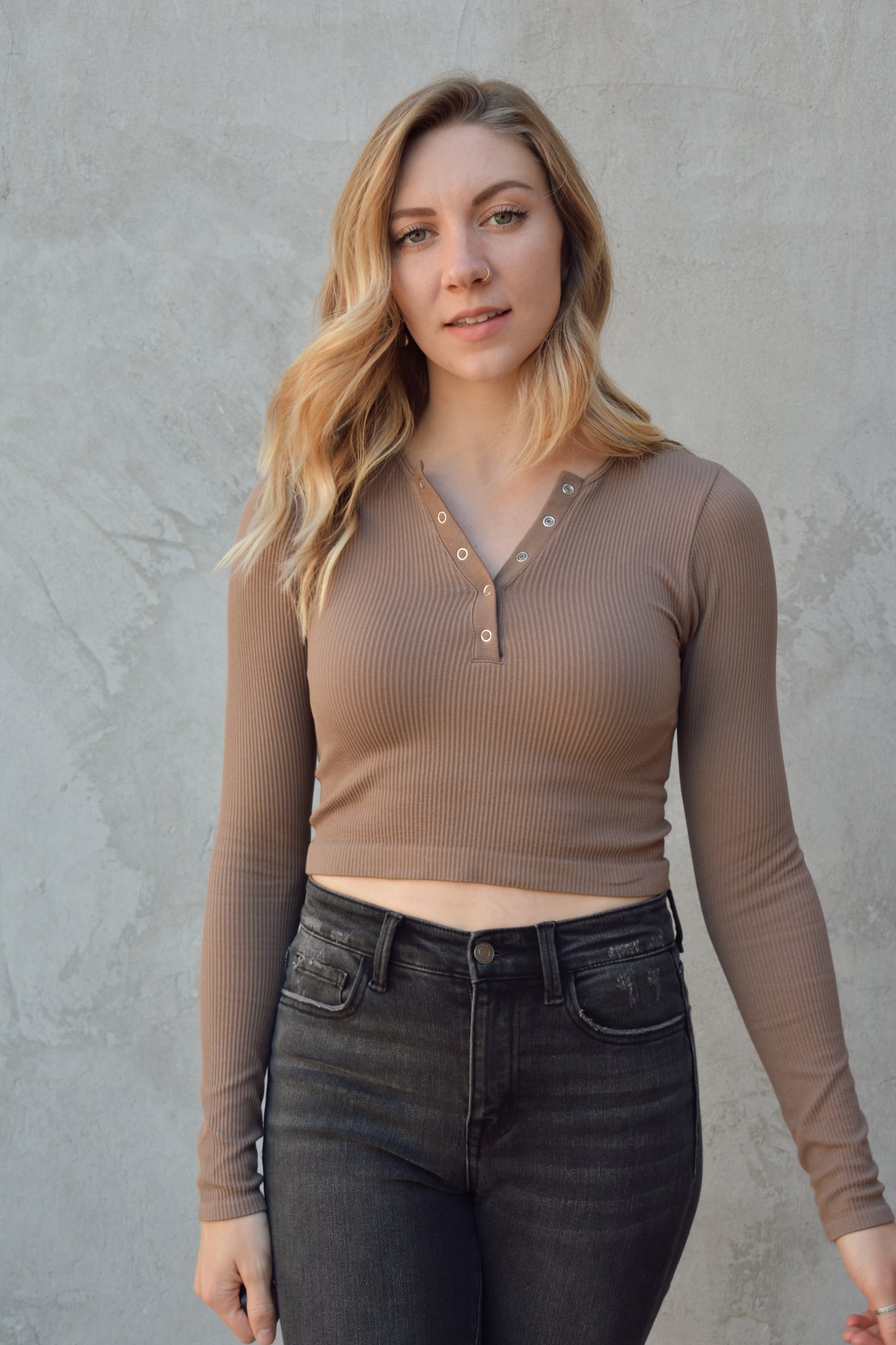 basic long sleeve stretchy fitted snap Henley crop top