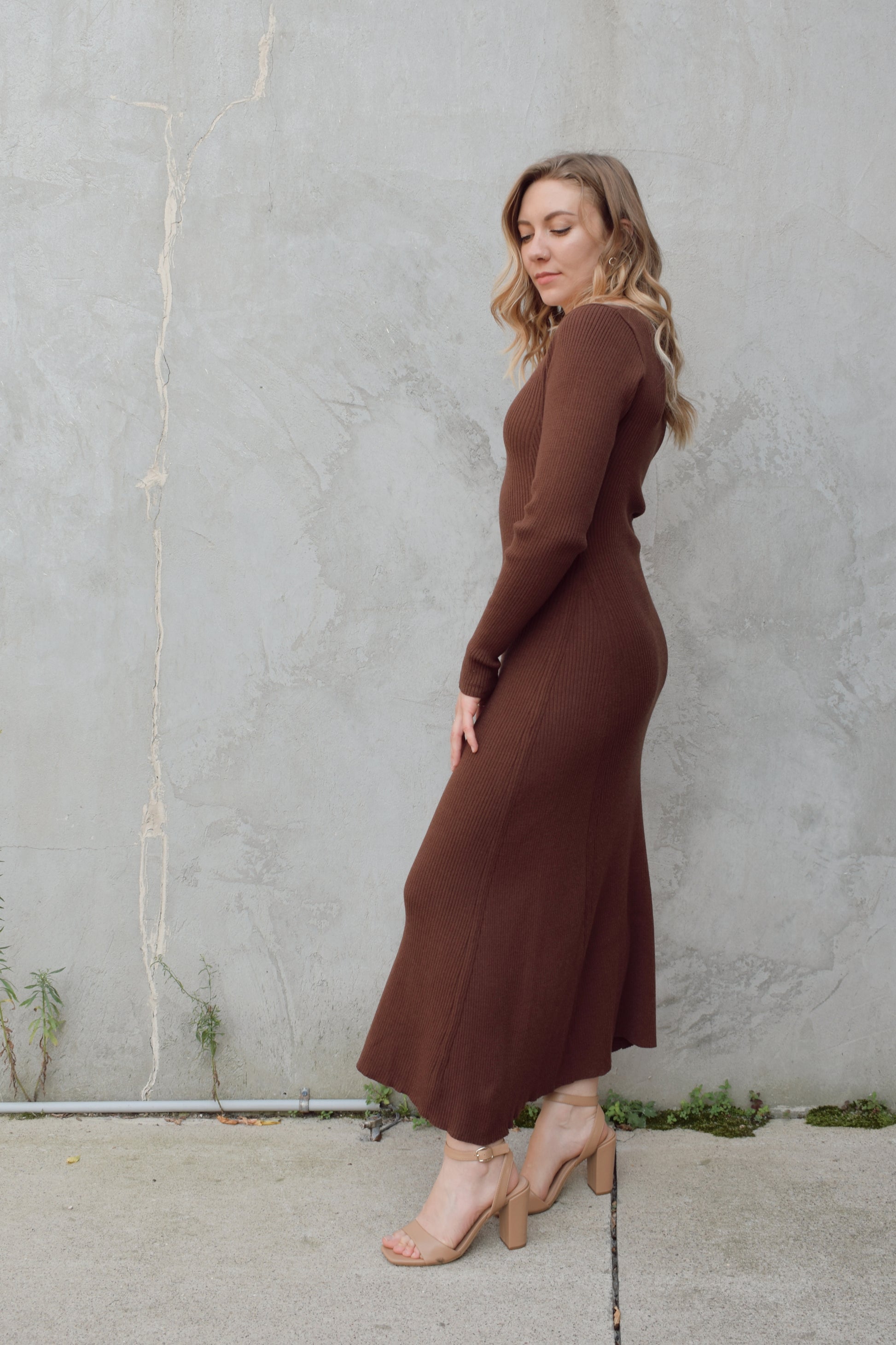 long sleeve scoop neck maxi sweater dress bodycon on top hangs loose on the bottom. stretchy sweater fabric