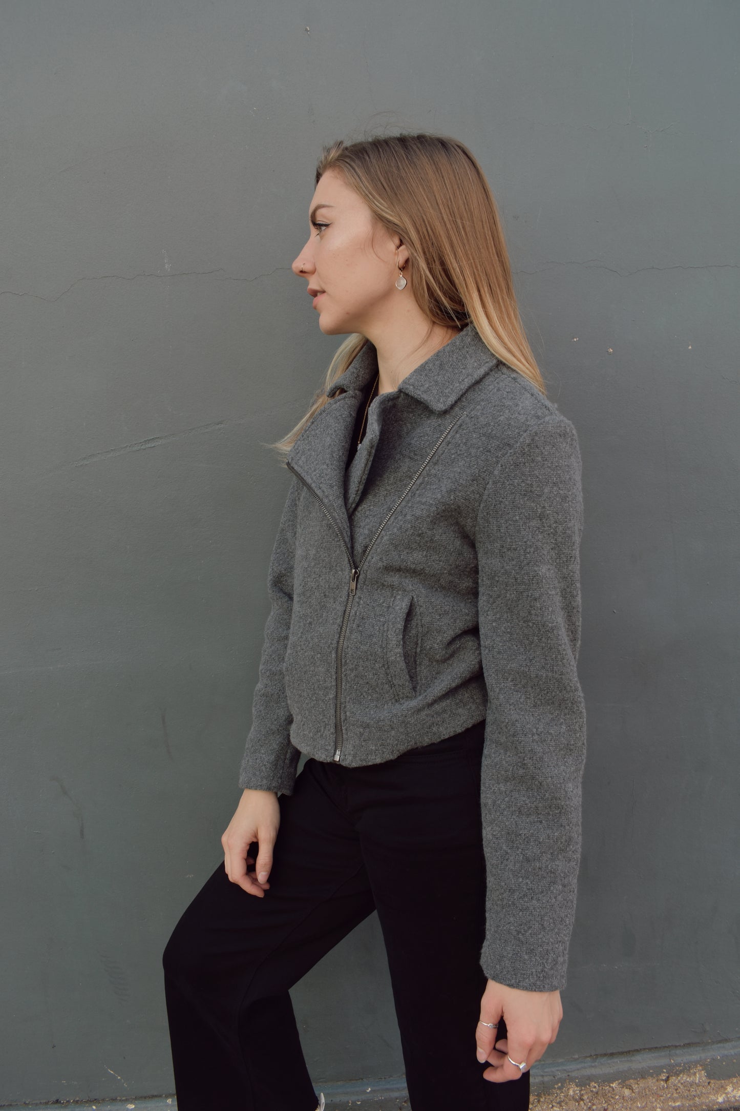 slightly cropped grey moto jacket with notched collar and zip enclosure and has pockets