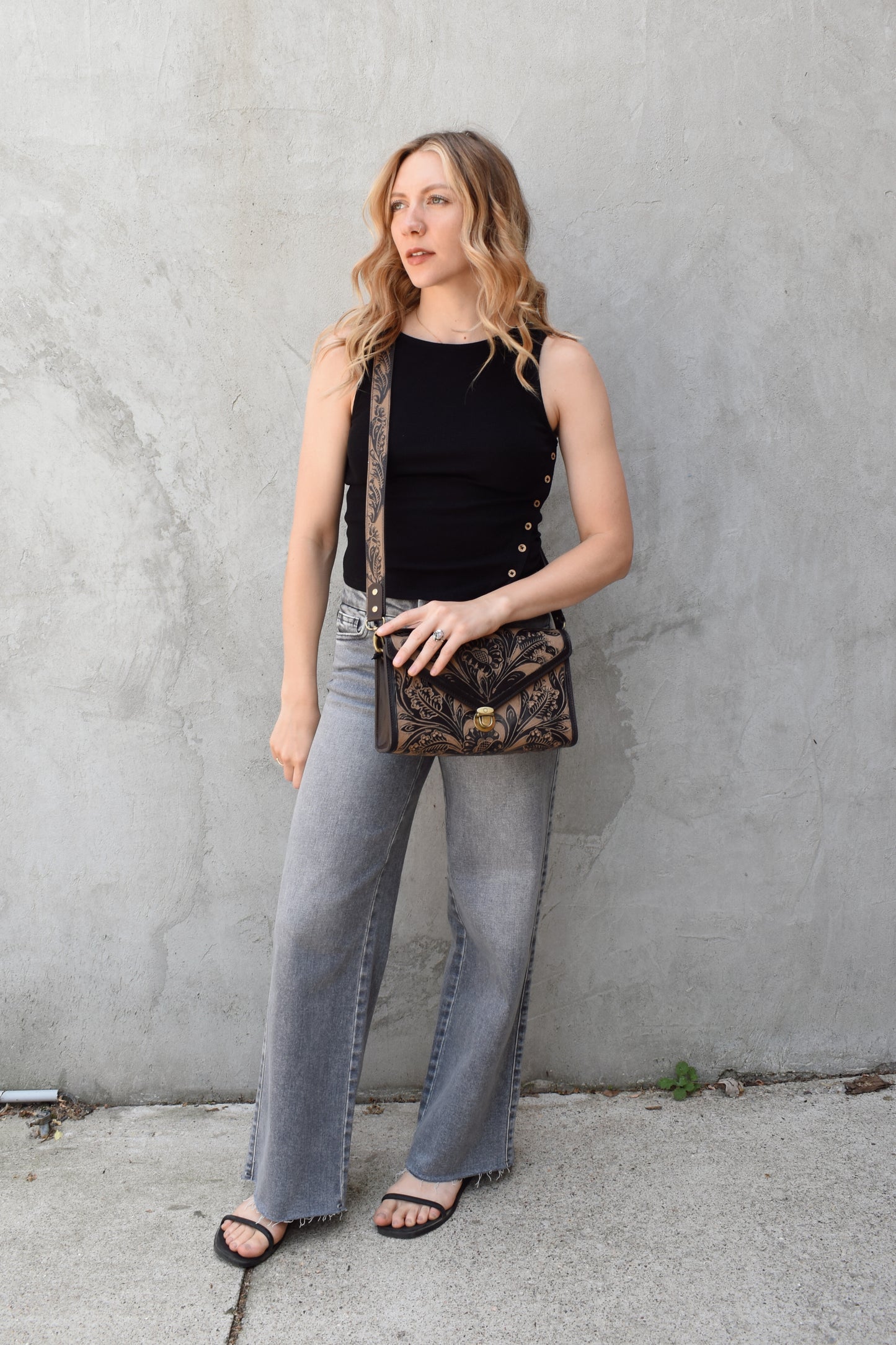 diagonal button tank