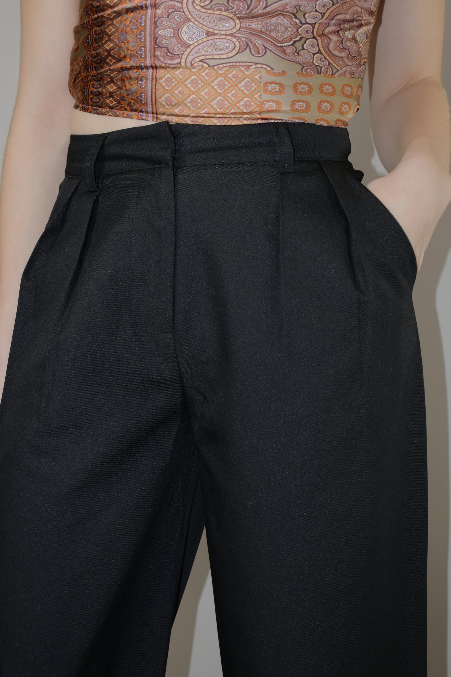 high waisted black pin tuck pleat trousers full length has beltloops, side pockets, fake back pockets, button clasp and zip enclosure