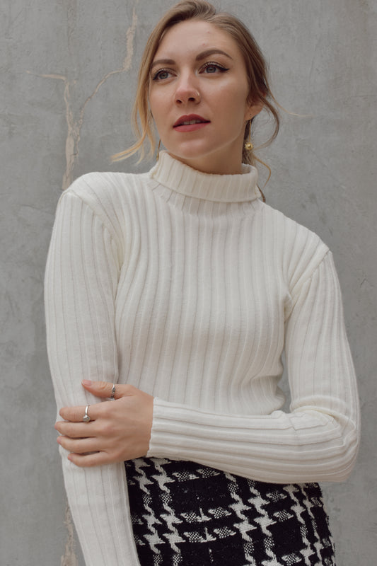 cropped thick ribbed turtleneck sweater vertical ribs long sleeves turtle neck folds once semi drop shoulder fitted