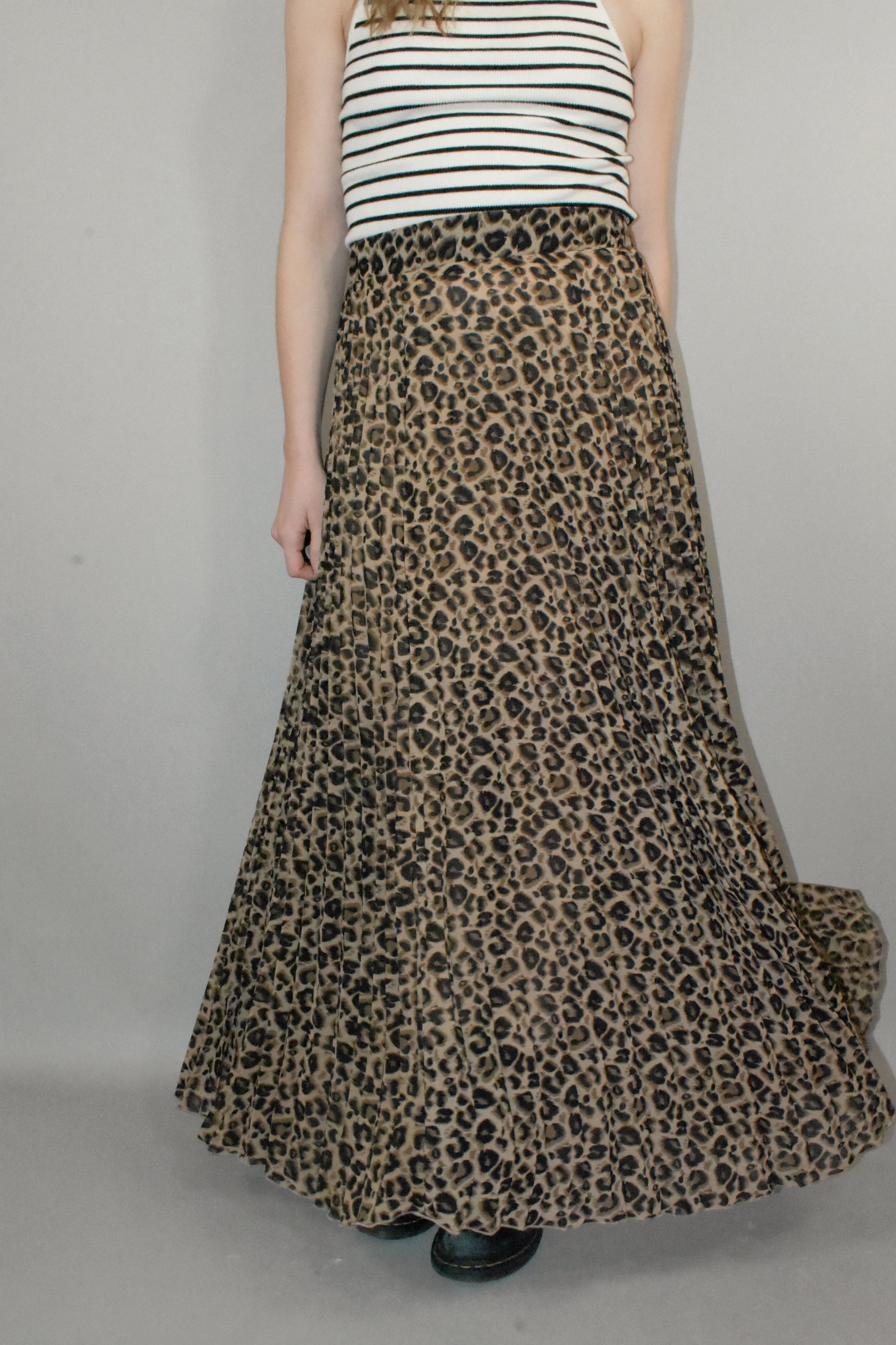 chiffon lined pleated leopard print midi skirt with elastic on back of waist band flowy edgy 