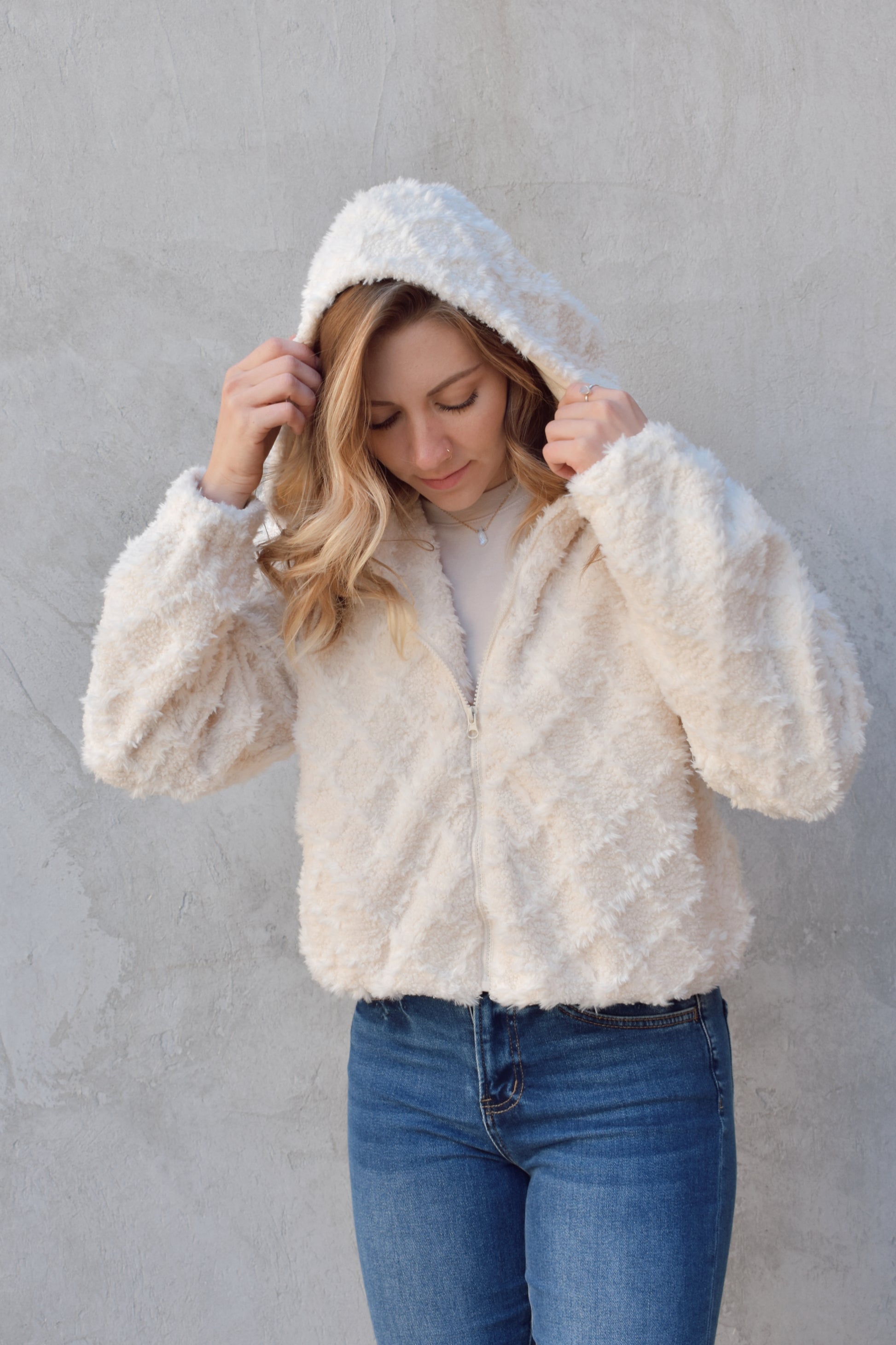 cozy sherpa hoodie with diamond textured pattern. Lined with soft t-shirt material. zips down the front. slightly cropped. sleeves don't have sinching around wrist