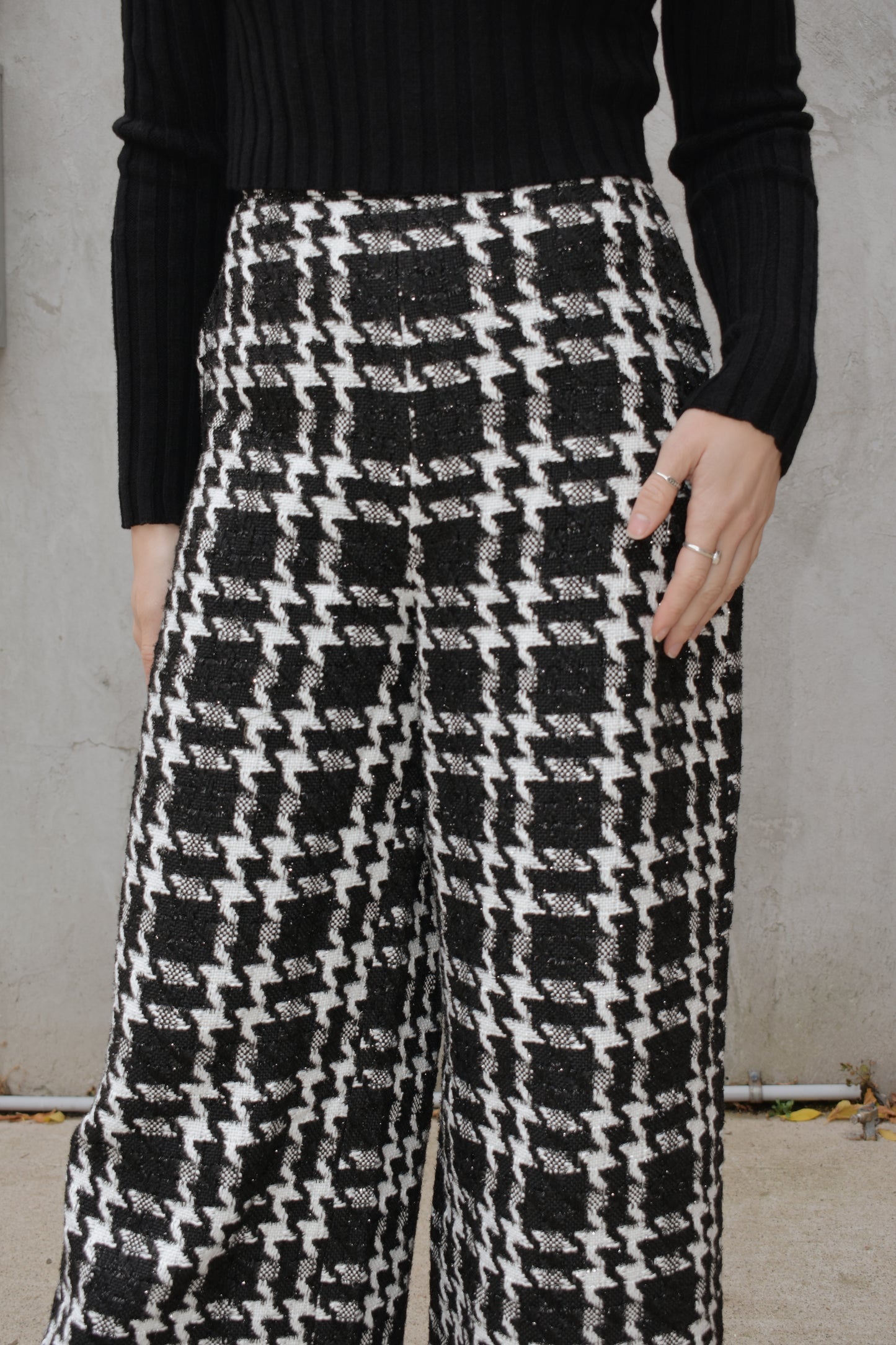 plaid/houndstooth black and white wide leg pants full length fitted band at waist. high waisted back zip enclosure, lined and heavy