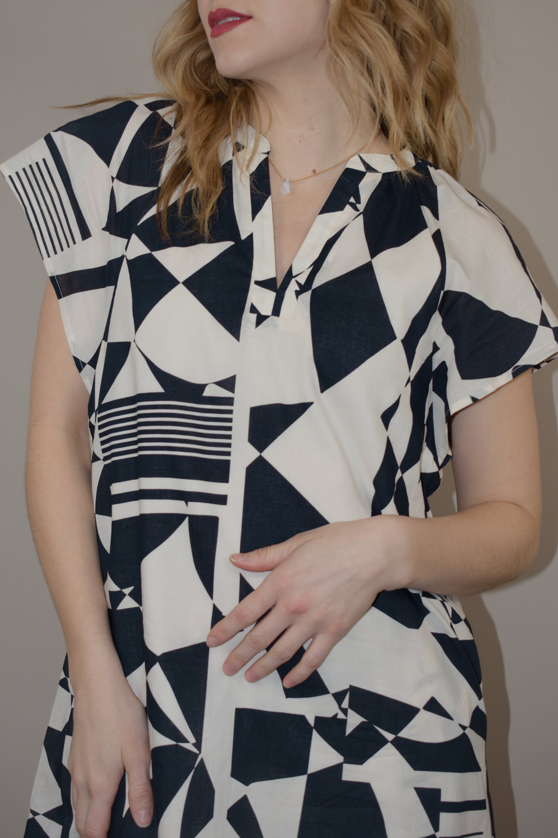 short sleeve loose fitting mini dress with v neck and boxy sleeves with a geometric dark blue pattern on a white background - is lined and has pockets