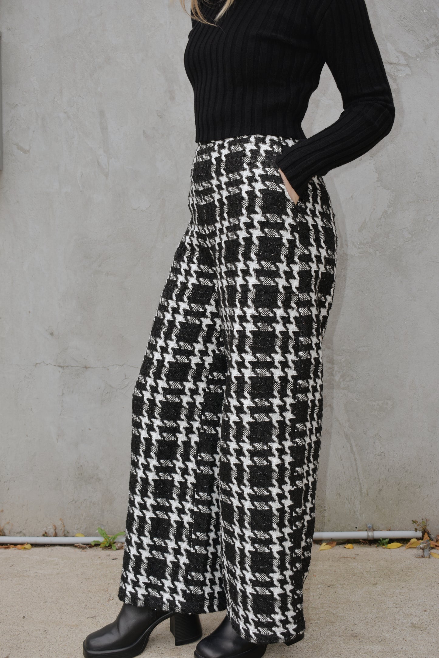 plaid/houndstooth black and white wide leg pants full length fitted band at waist. high waisted back zip enclosure, lined and heavy has pockets