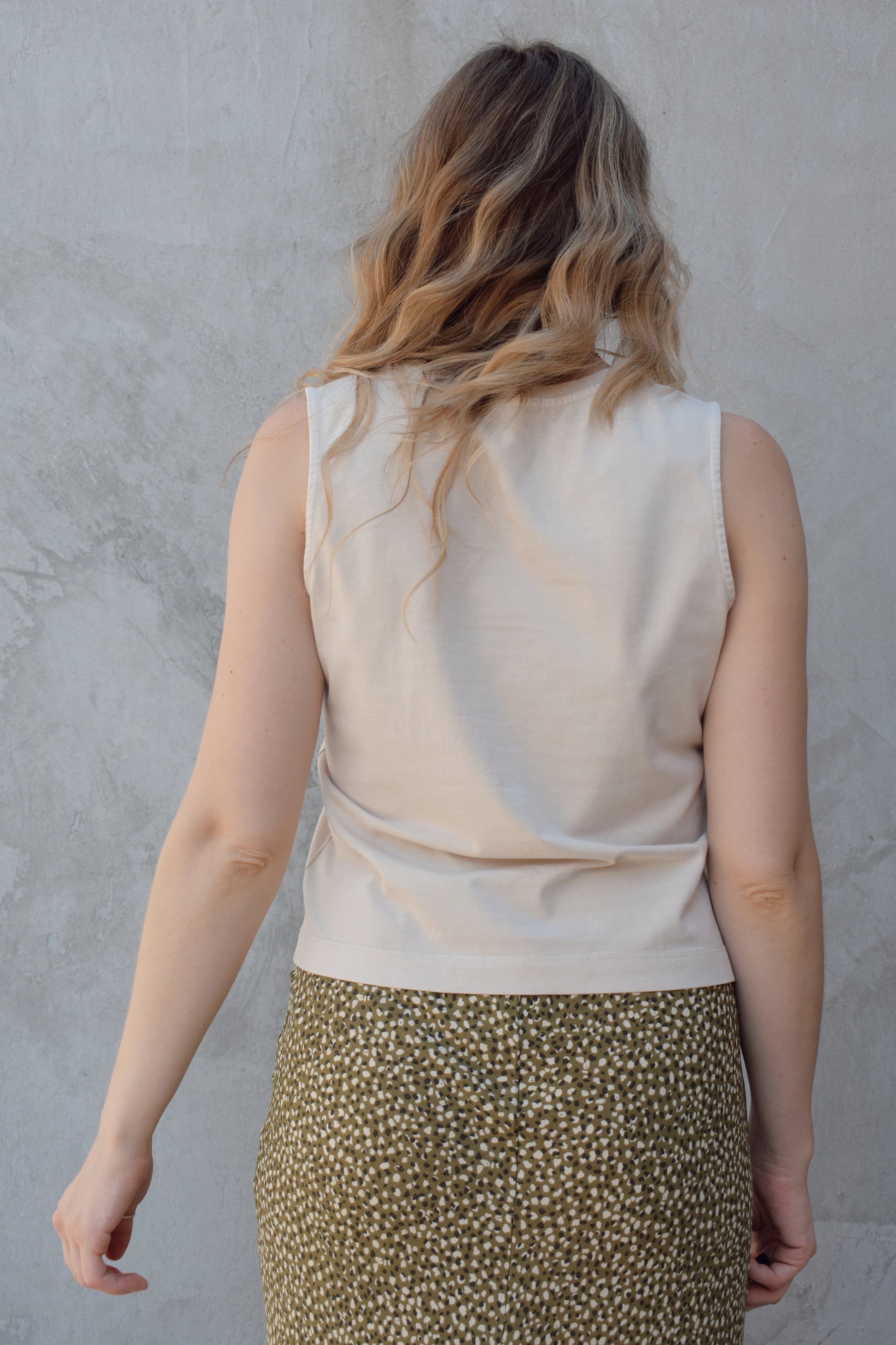 relaxed boxy crew neck tank top, slightly cropped, basic piece, lightweight
