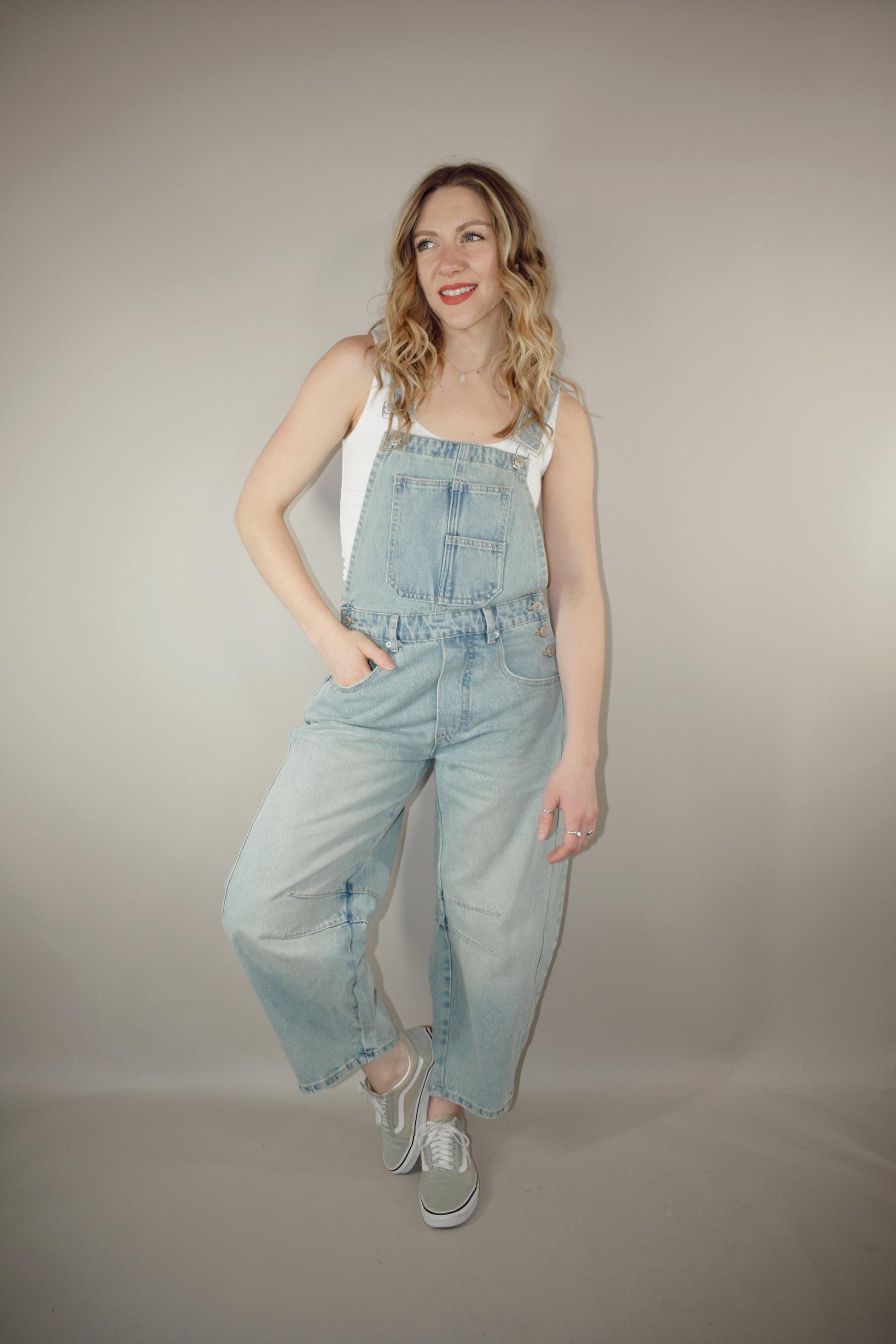 barrel jean overalls with adjustable straps, front and back pockets, beltloops, button side enclosure, front patch pockets, light wash, no holes, seam detailing around knees and back waist