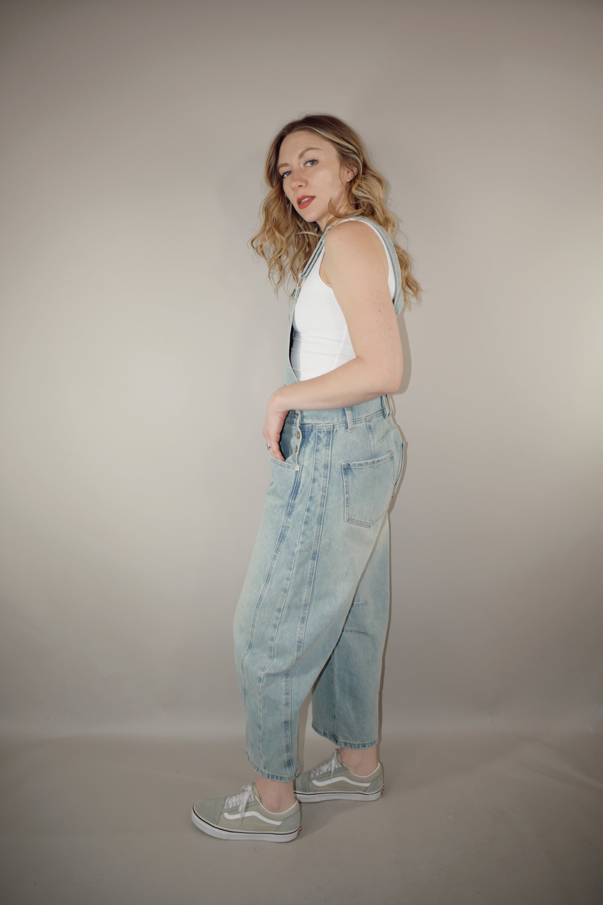 barrel jean overalls with adjustable straps, front and back pockets, beltloops, button side enclosure, front patch pockets, light wash, no holes, seam detailing around knees and back waist