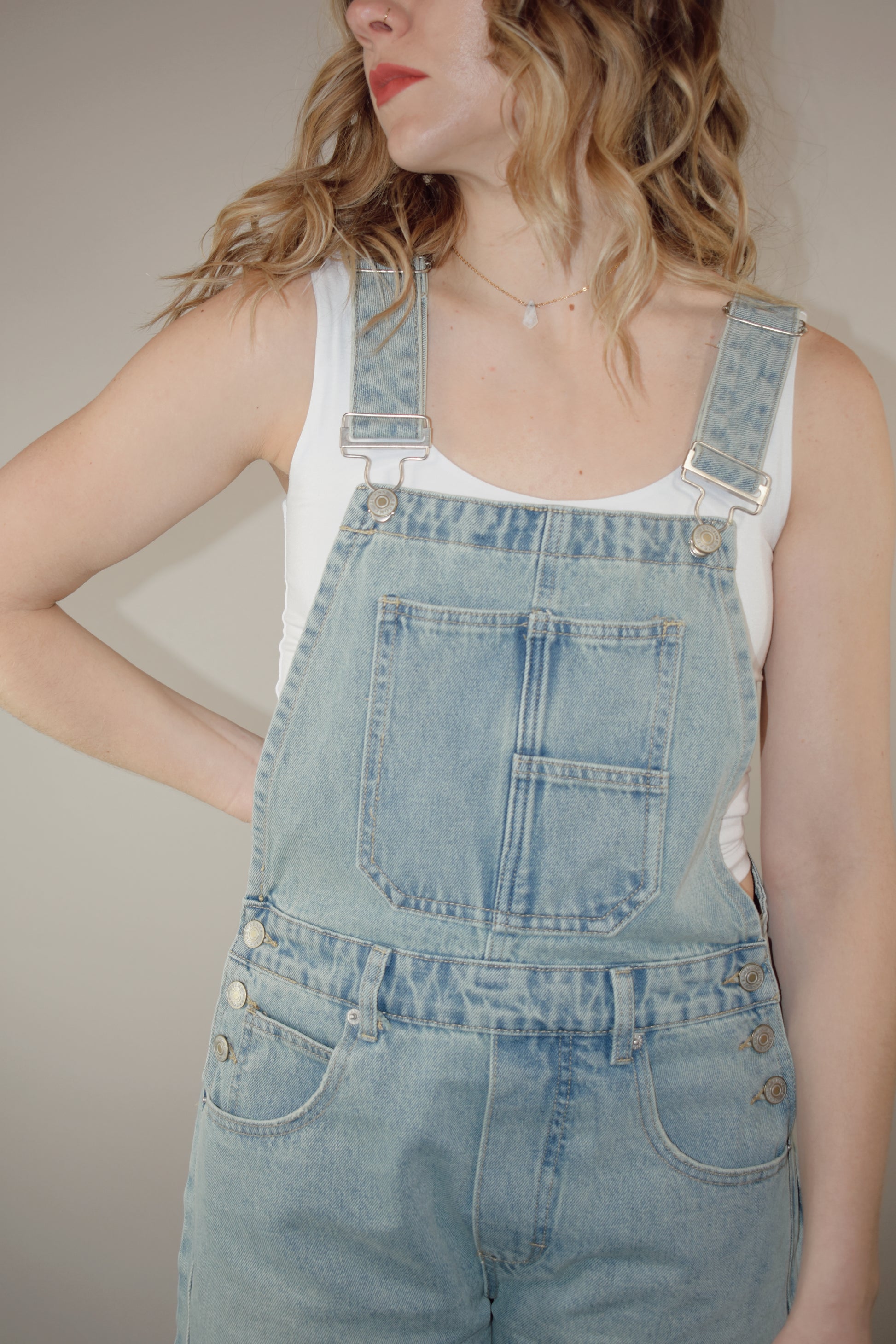 barrel jean overalls with adjustable straps, front and back pockets, beltloops, button side enclosure, front patch pockets, light wash, no holes, seam detailing around knees and back waist