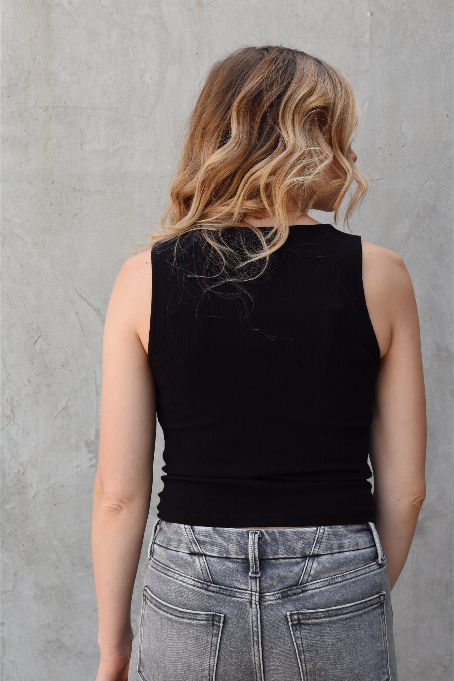diagonal button tank