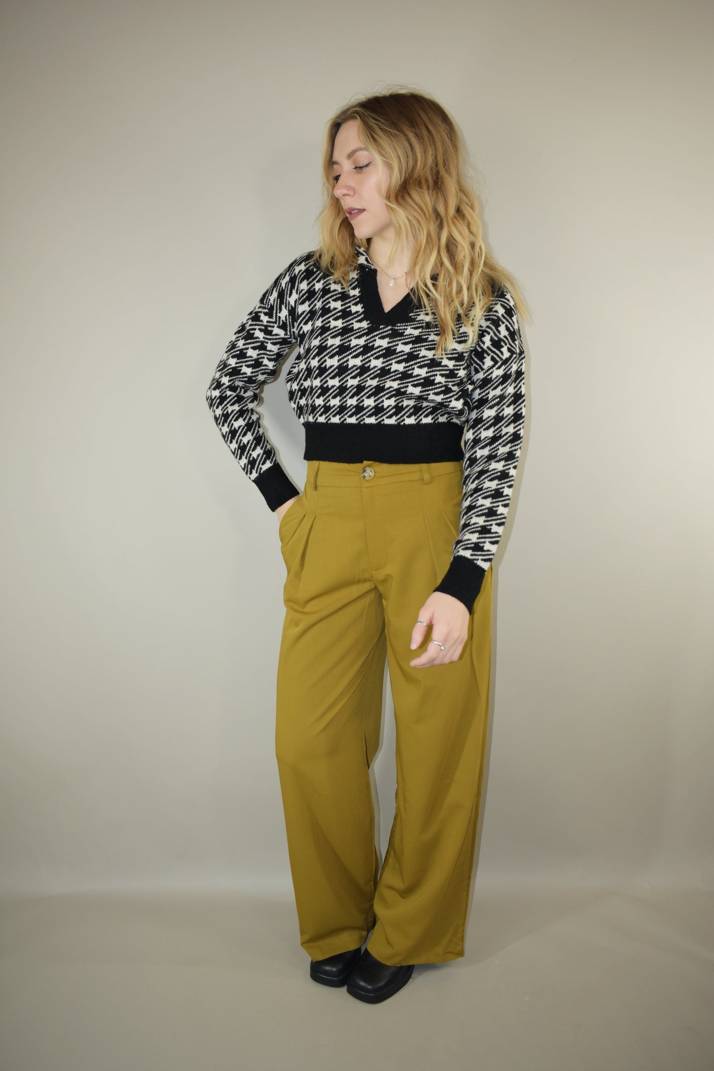 high waisted full length front pleat trousers with zip and button enclosure and stretch on back of waistband has pockets and fake back pockets and had beltloops