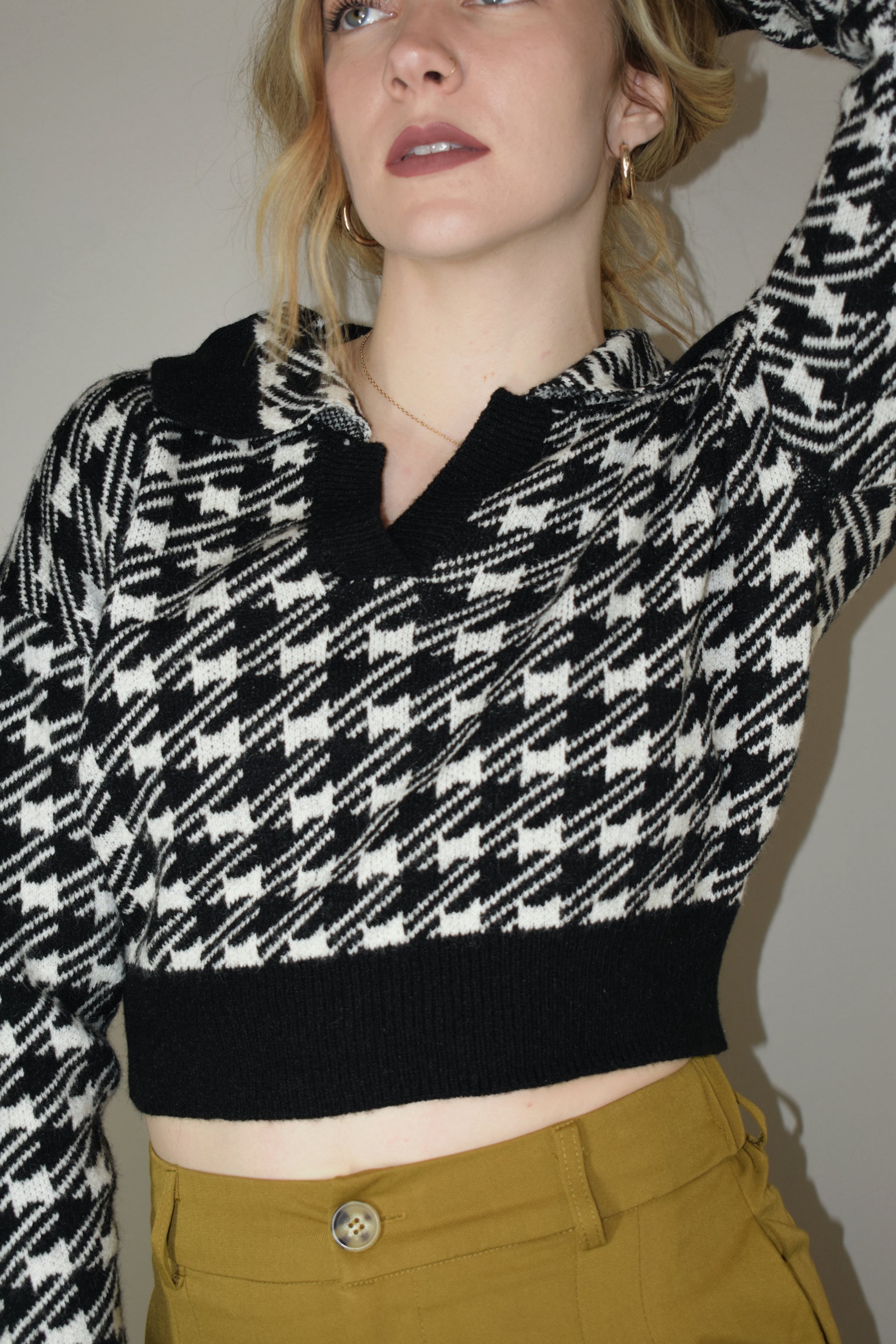 cropped collared houndstooth sweater with v neck and solid black outline on hem cuffs and neckline