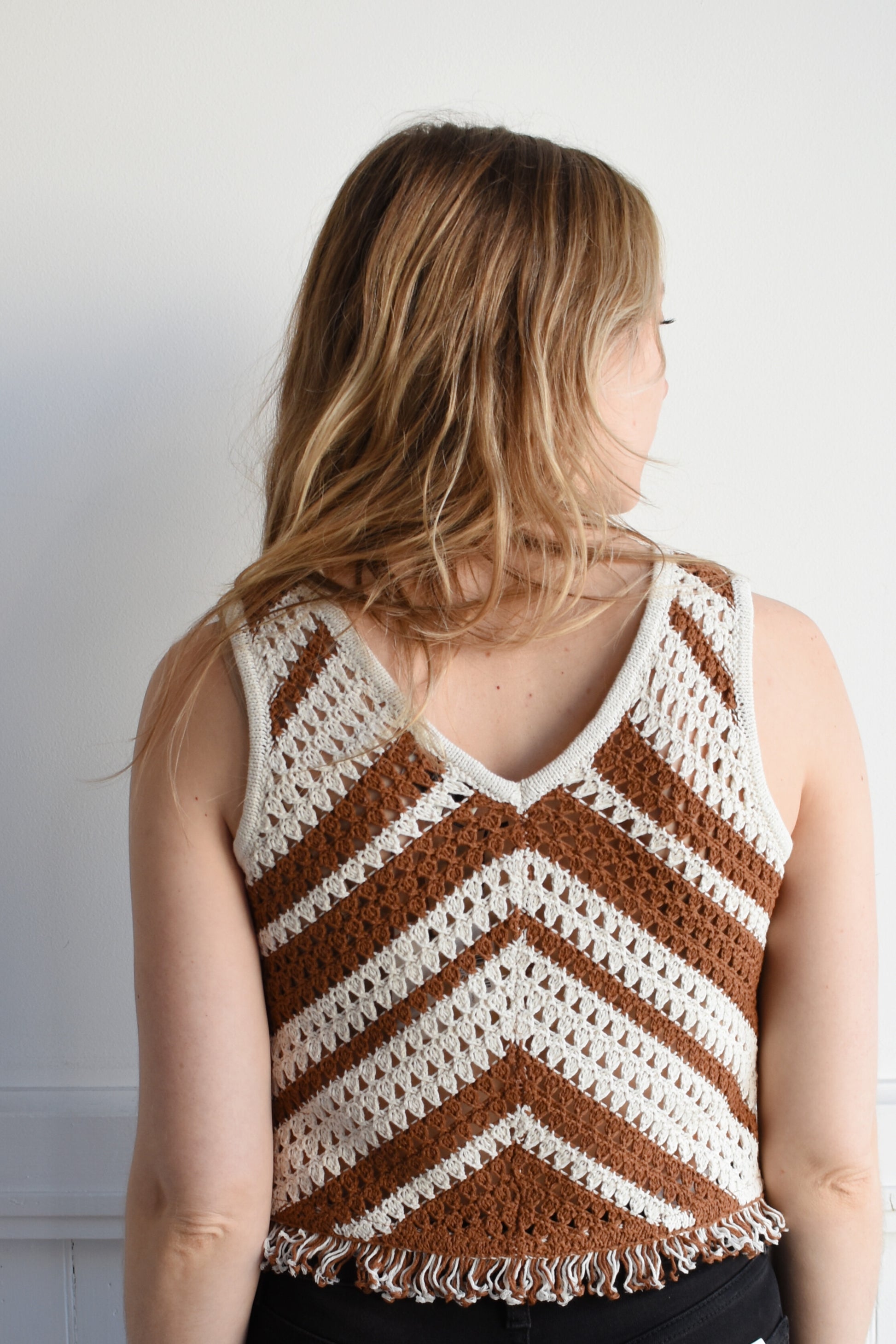 crochet sweater v neck summery chevron pattern fringe at hemline