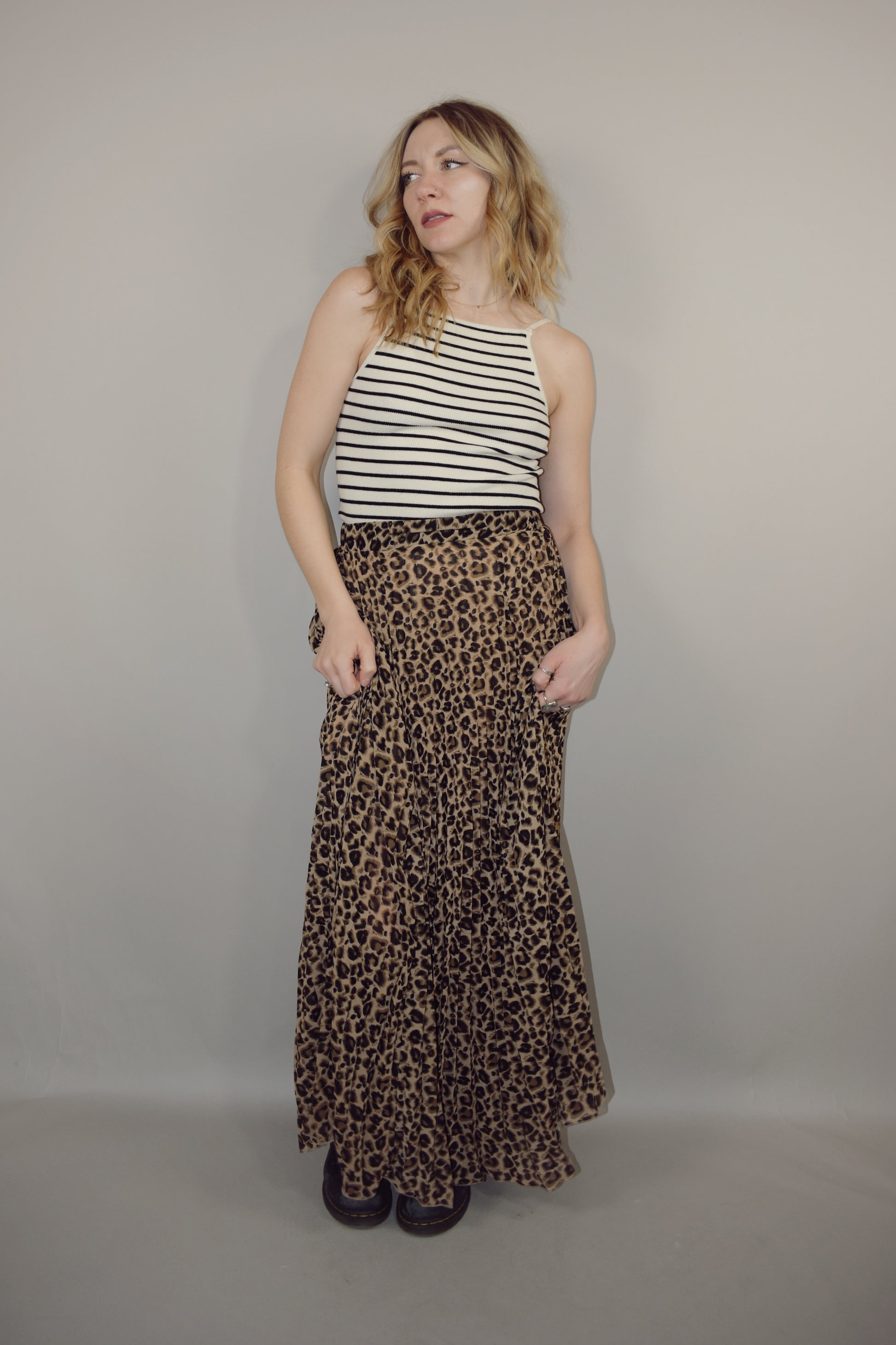 chiffon lined pleated leopard print midi skirt with elastic on back of waist band flowy edgy 